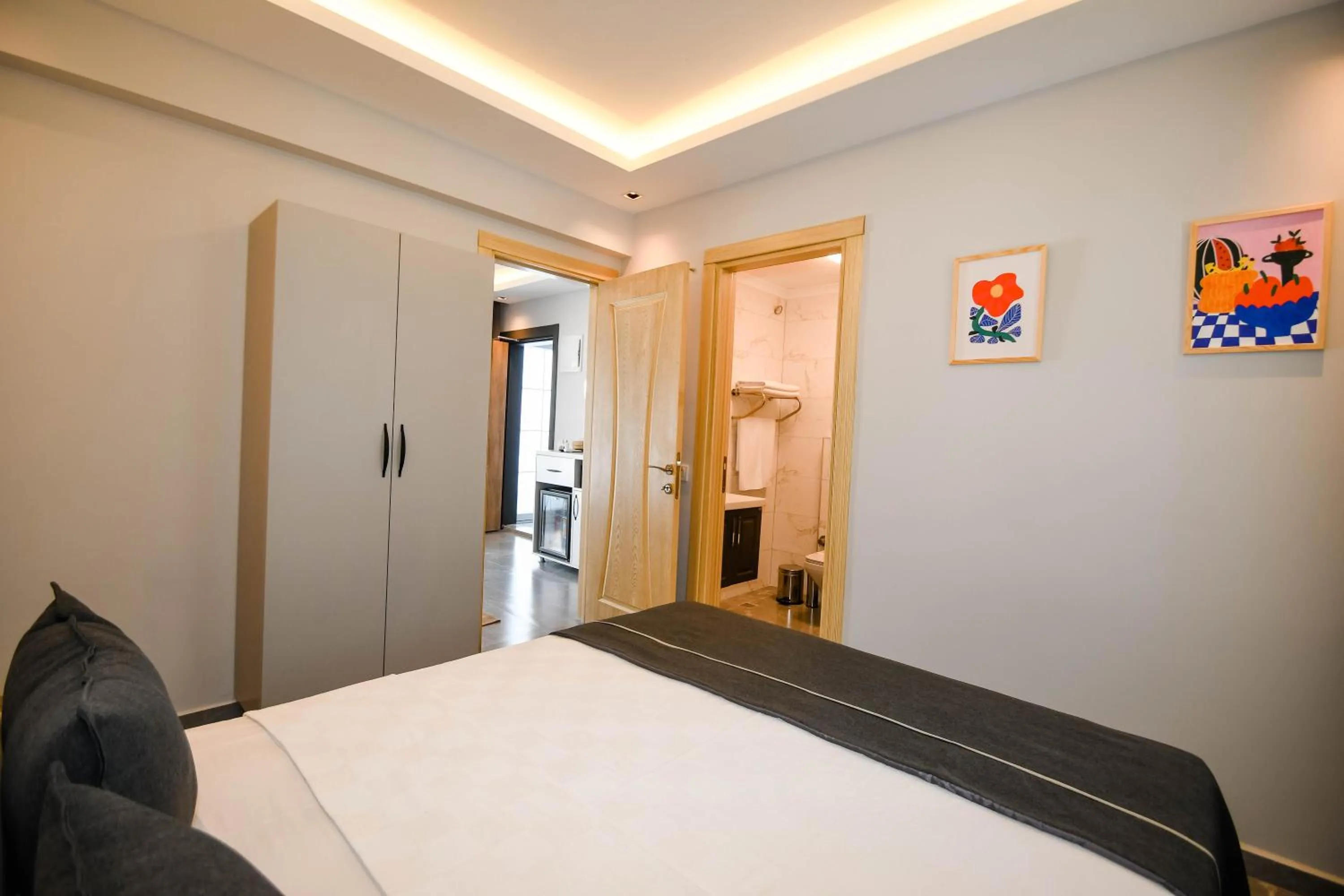 Photo of the whole room, Bed in Swan Boutique Hotel