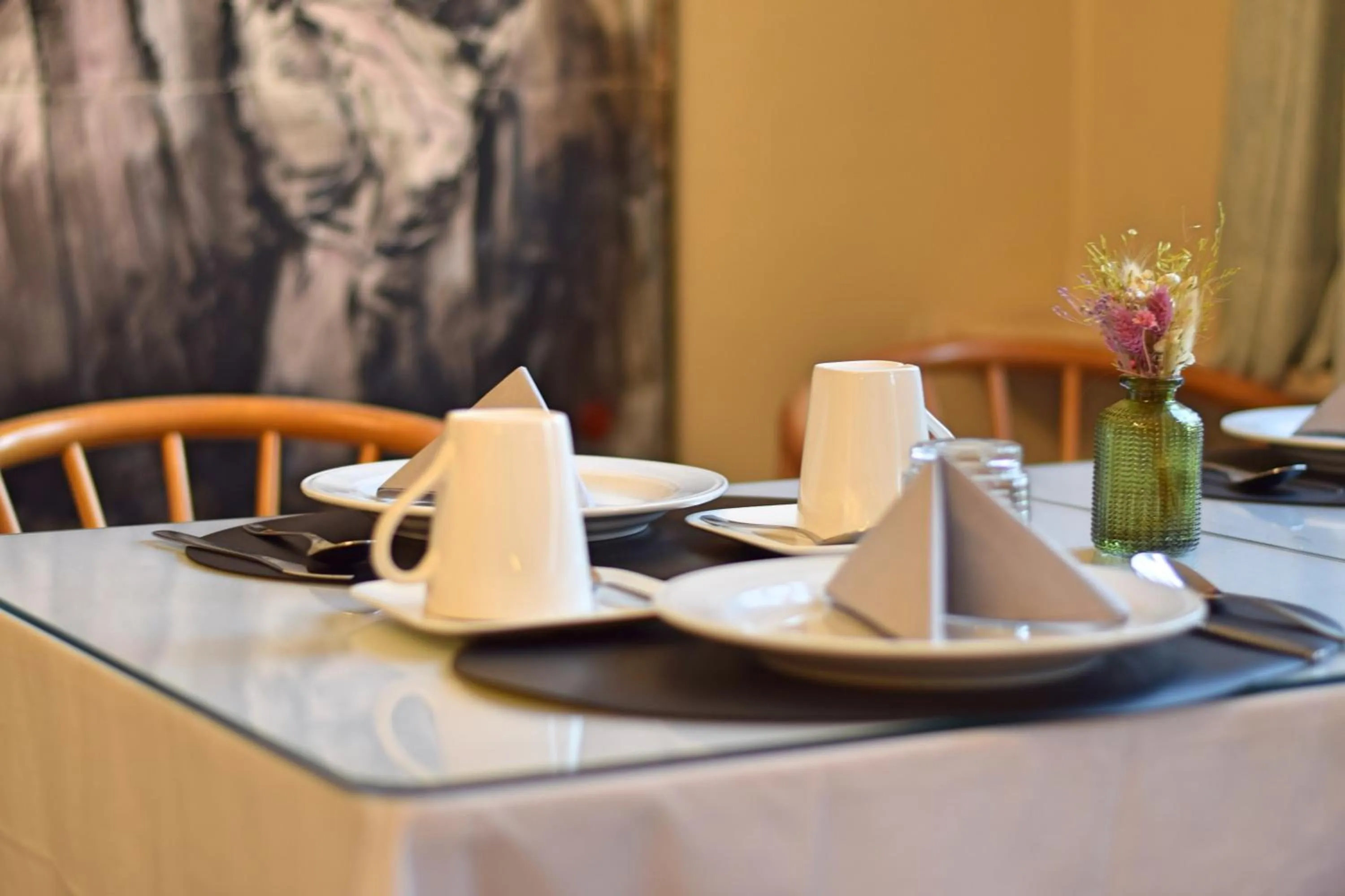 Dining area in Hotel Entree - Canal View Bruges