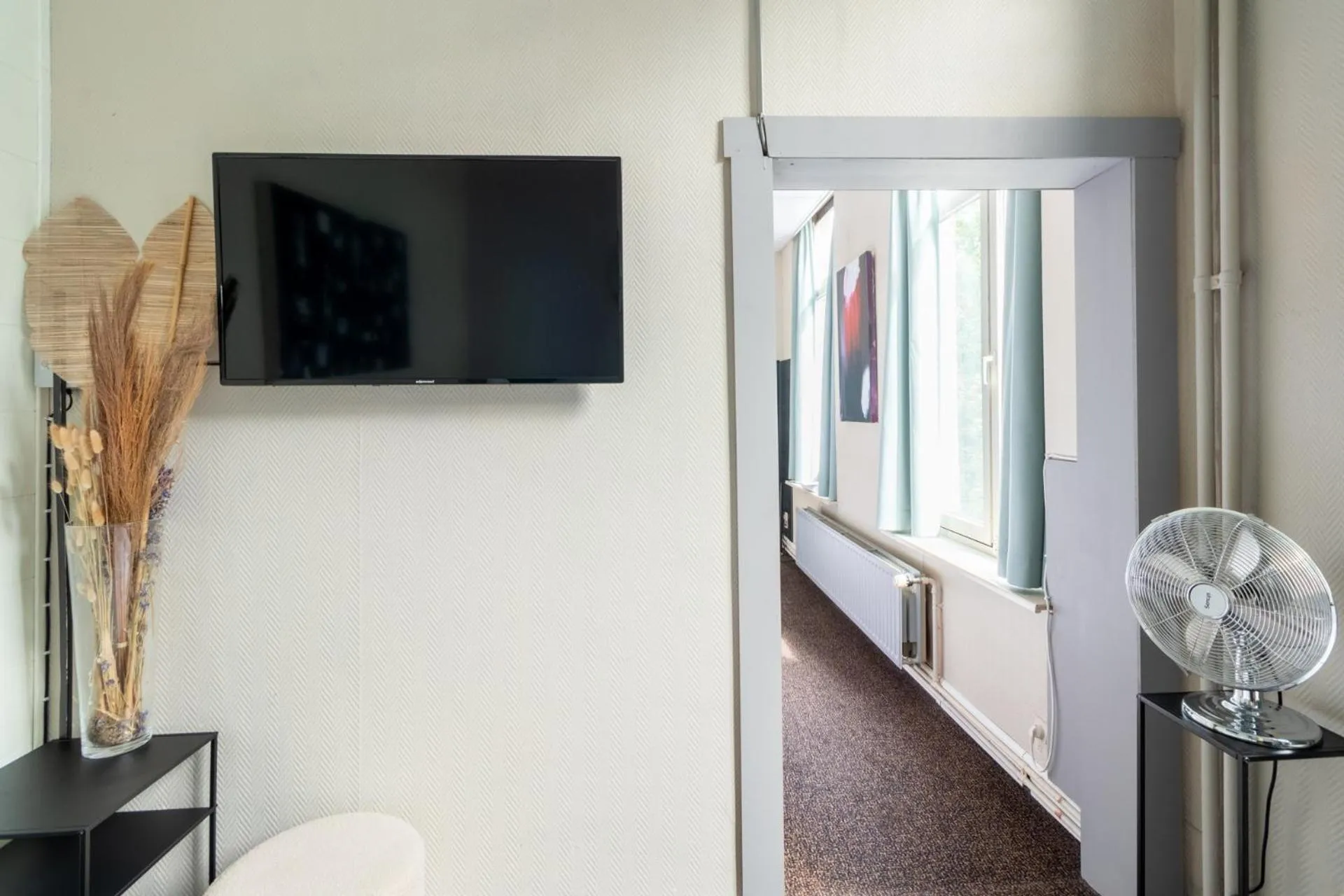 TV and multimedia in Hotel Entree - Canal View Bruges