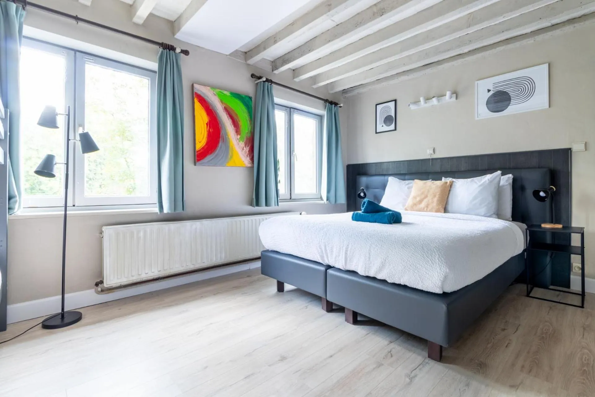 Bed in Hotel Entree - Canal View Bruges