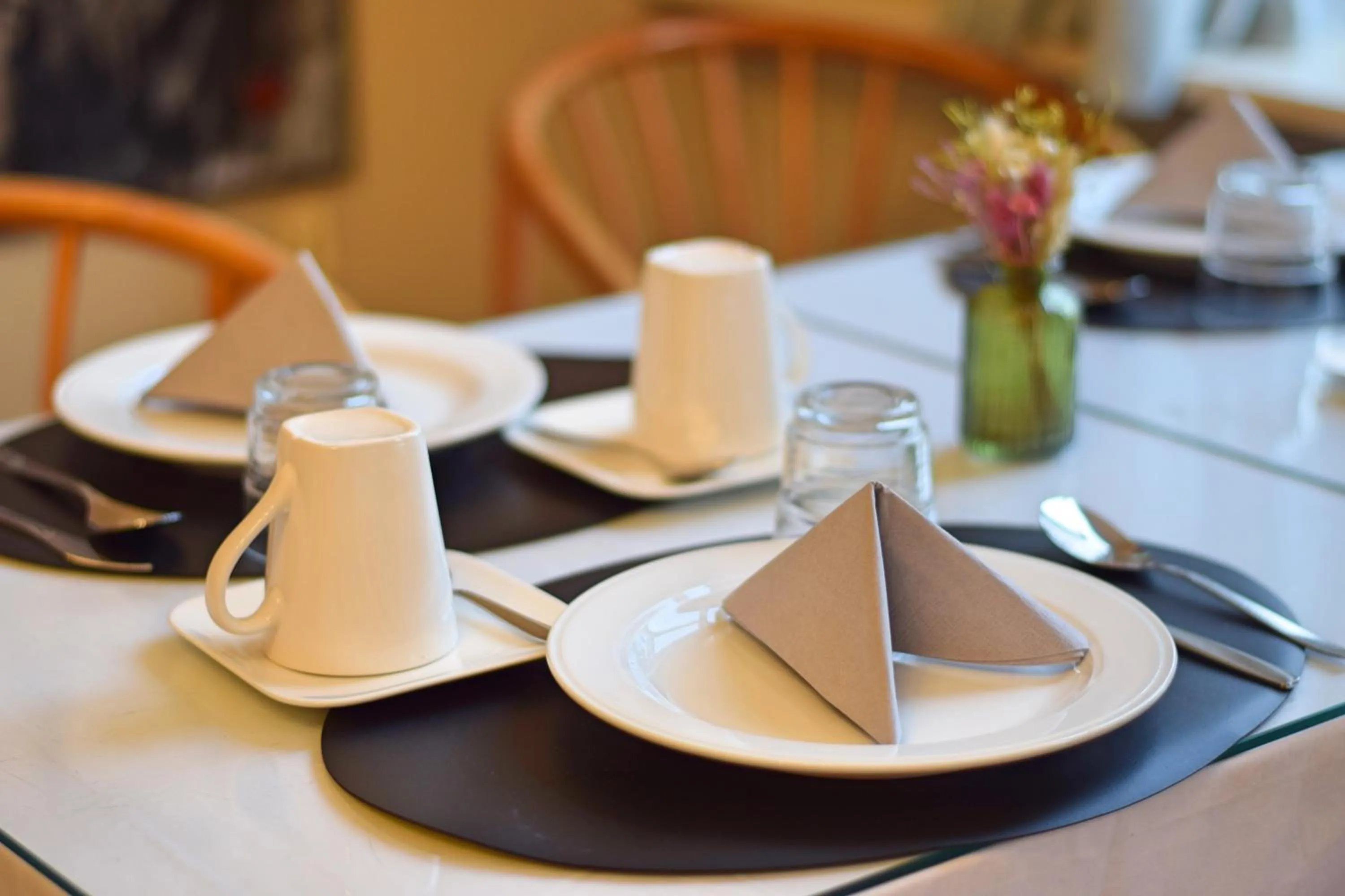 Dining area in Hotel Entree - Canal View Bruges