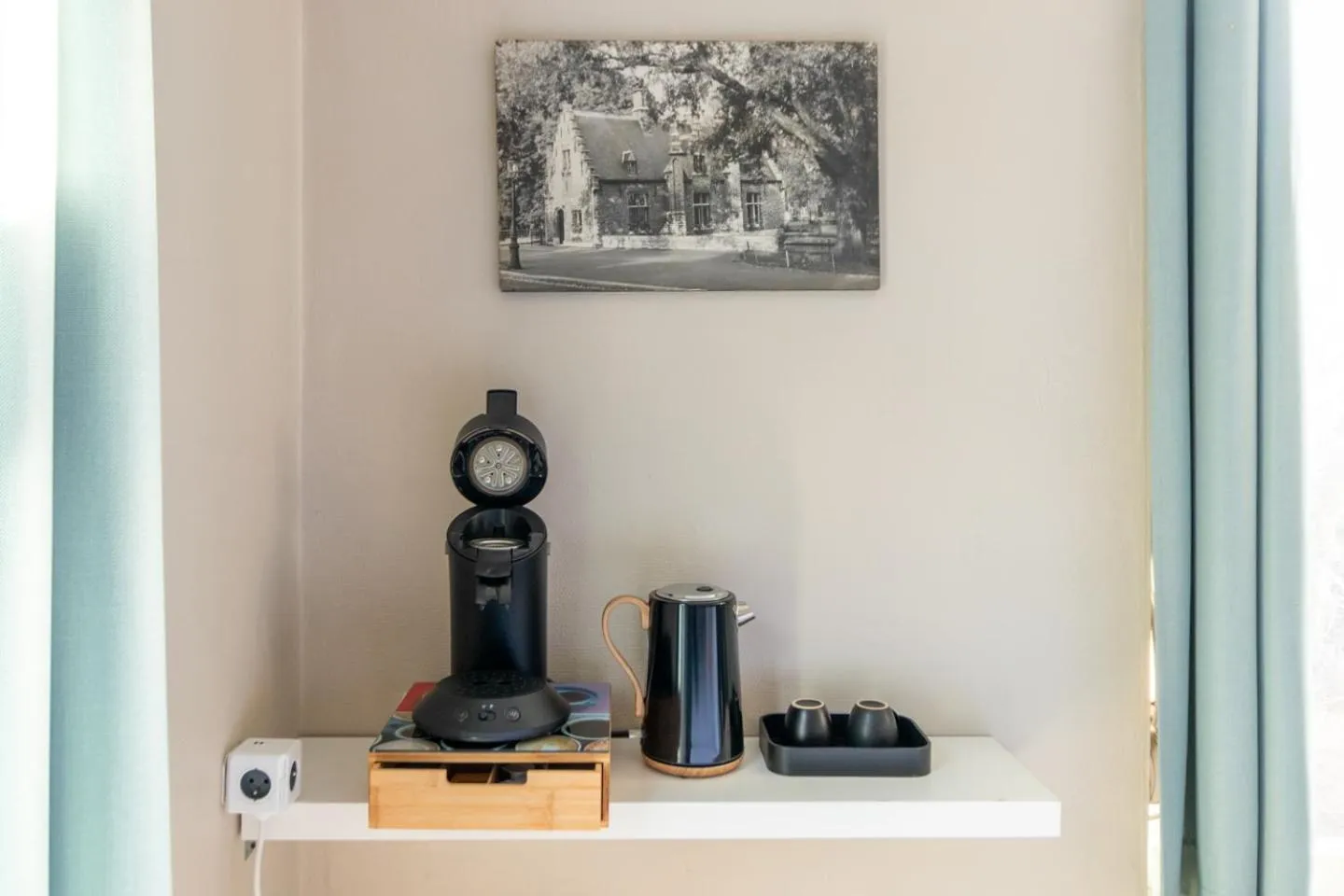 Coffee/tea facilities in Hotel Entree - Canal View Bruges