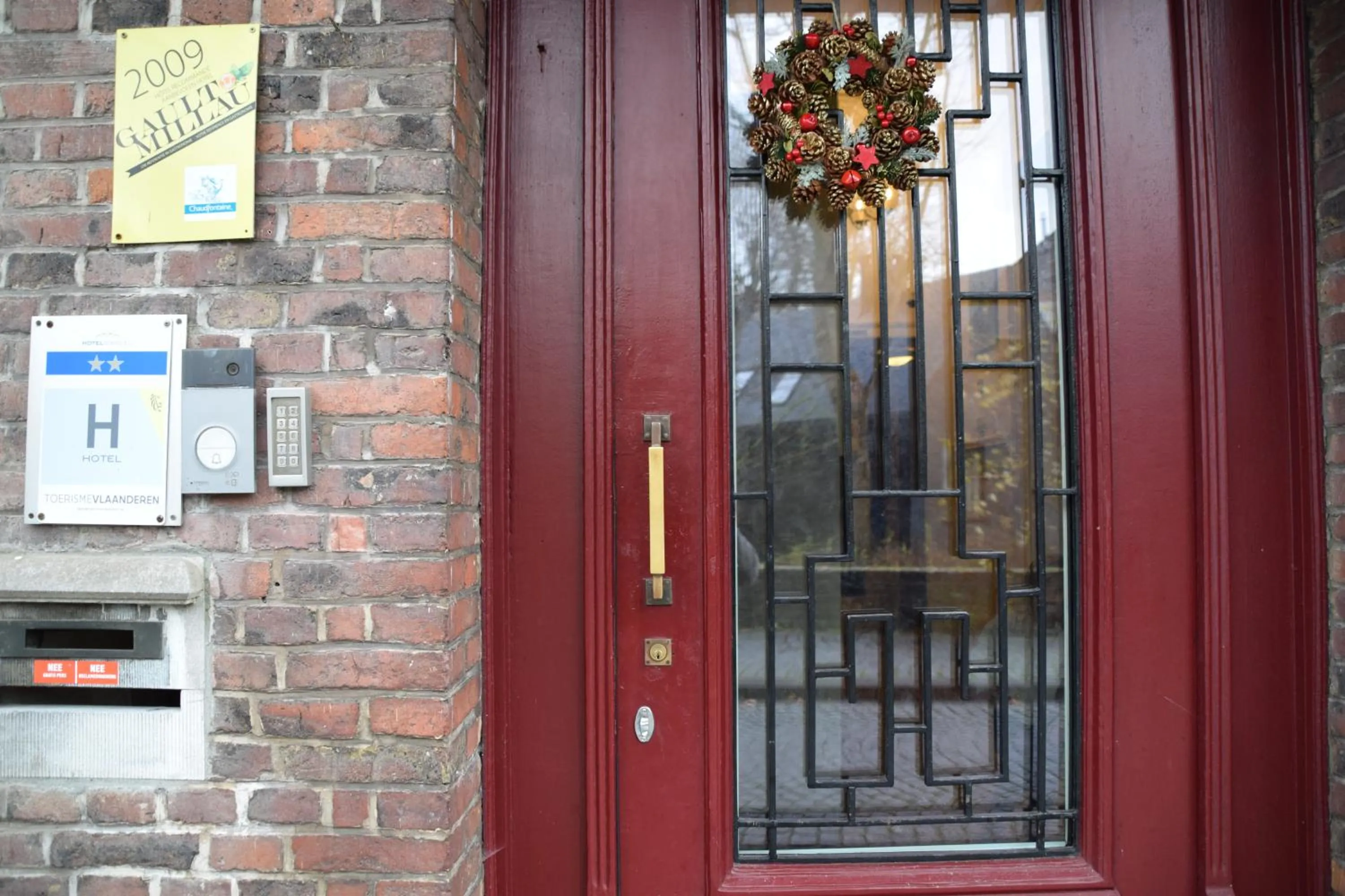 Facade/entrance in Hotel Entree - Canal View Bruges