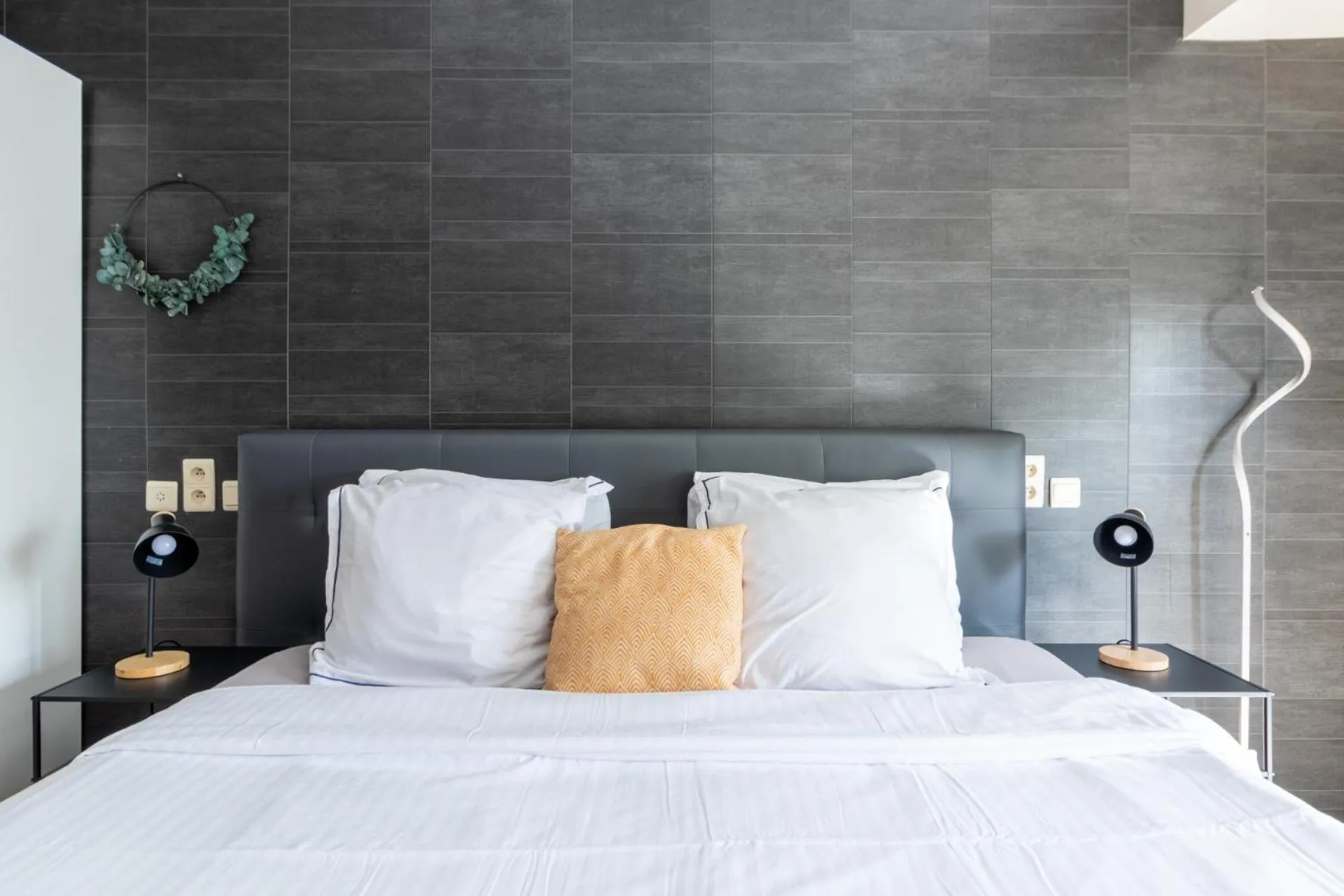 Bed in Hotel Entree - Canal View Bruges