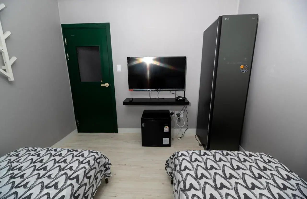 Twin Room with Bathroom in Aha Stay Twin Room with Bathroom in Aha Stay