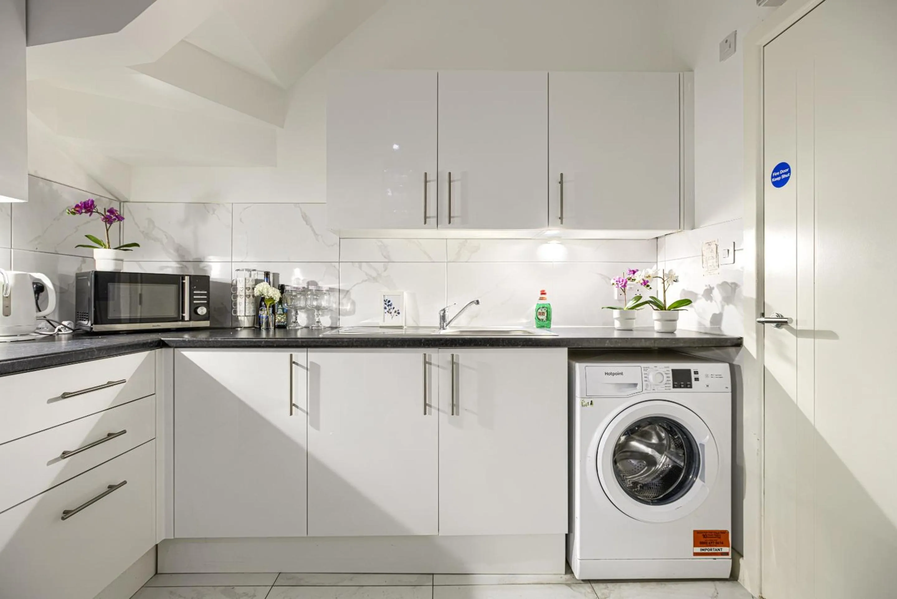 Kitchen or kitchenette in The Finsbury Deluxe Apartments