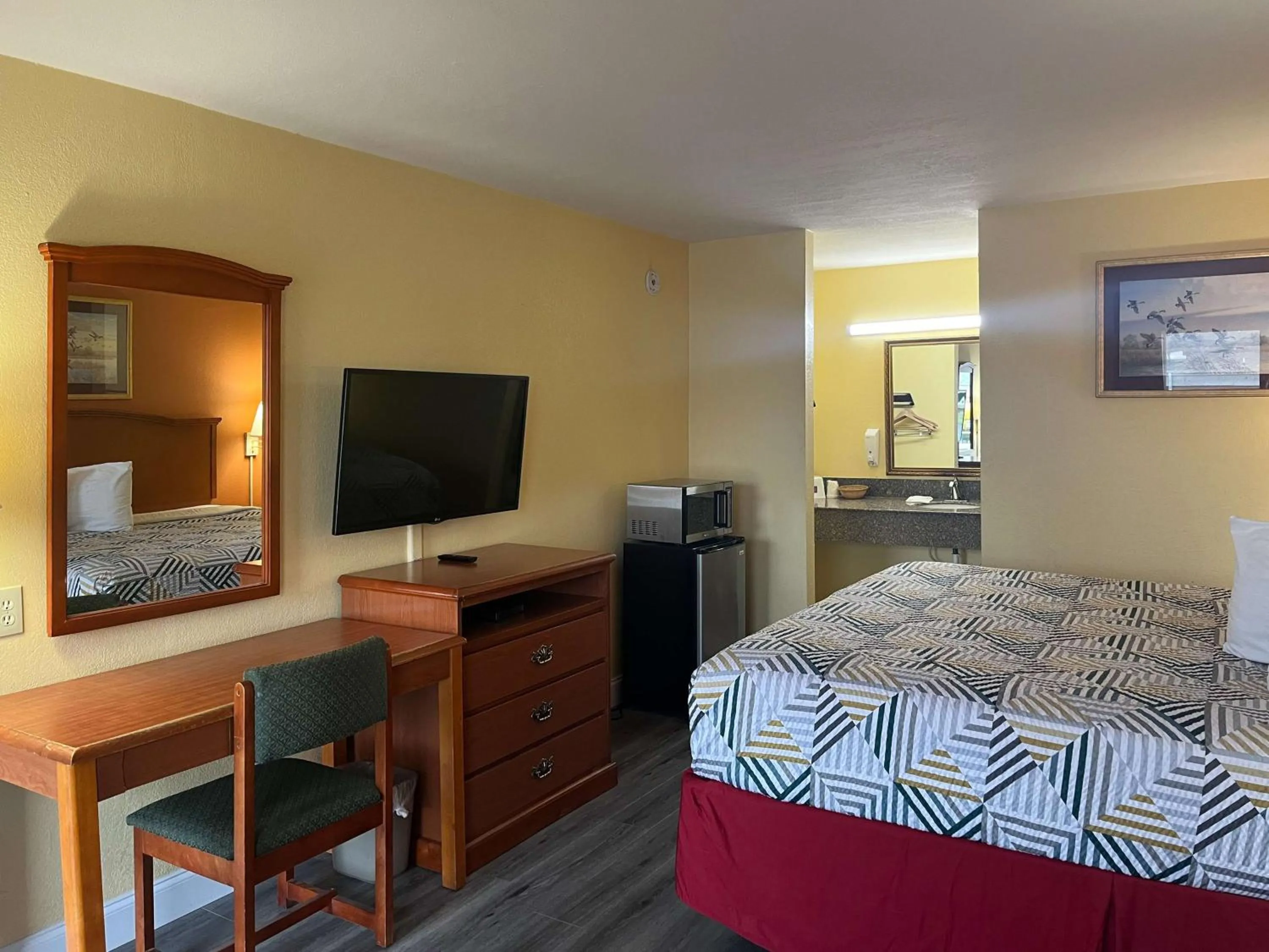 Bedroom, Bed in Motel 6 Morrilton, AR