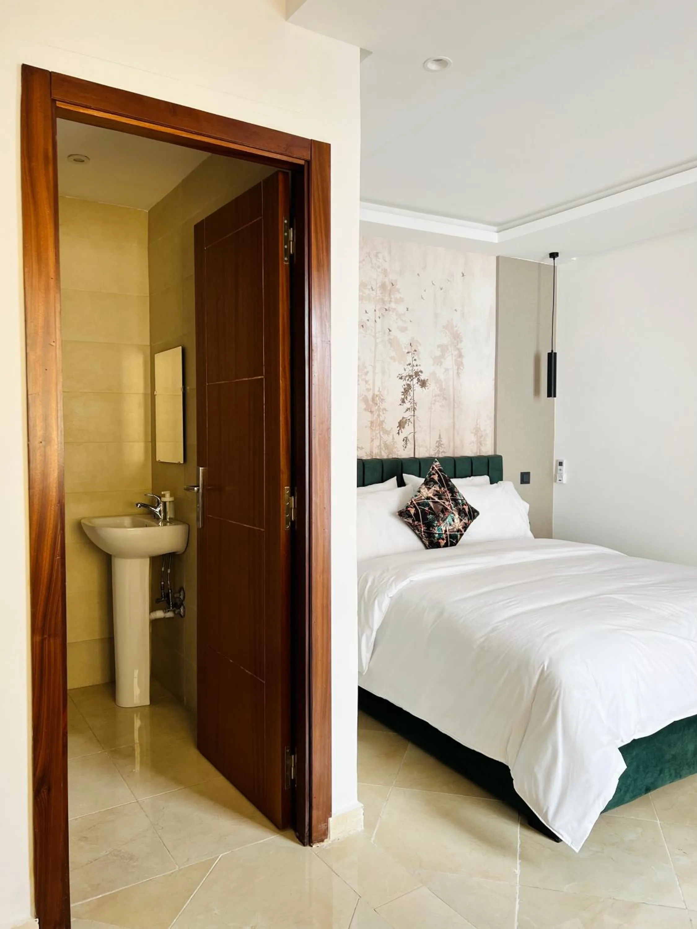 Photo of the whole room, Bed in MyCity