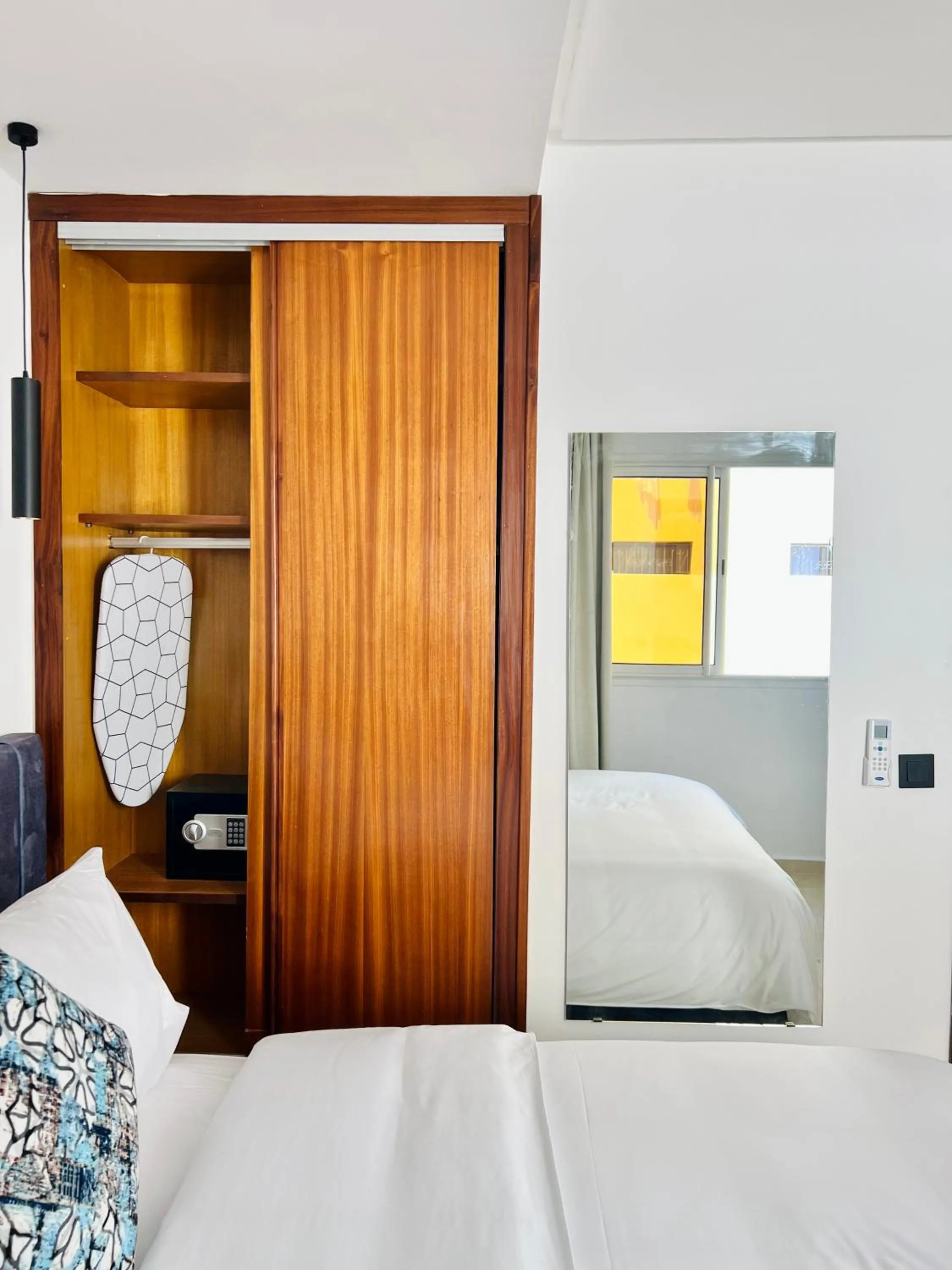 wardrobe, Bed in MyCity