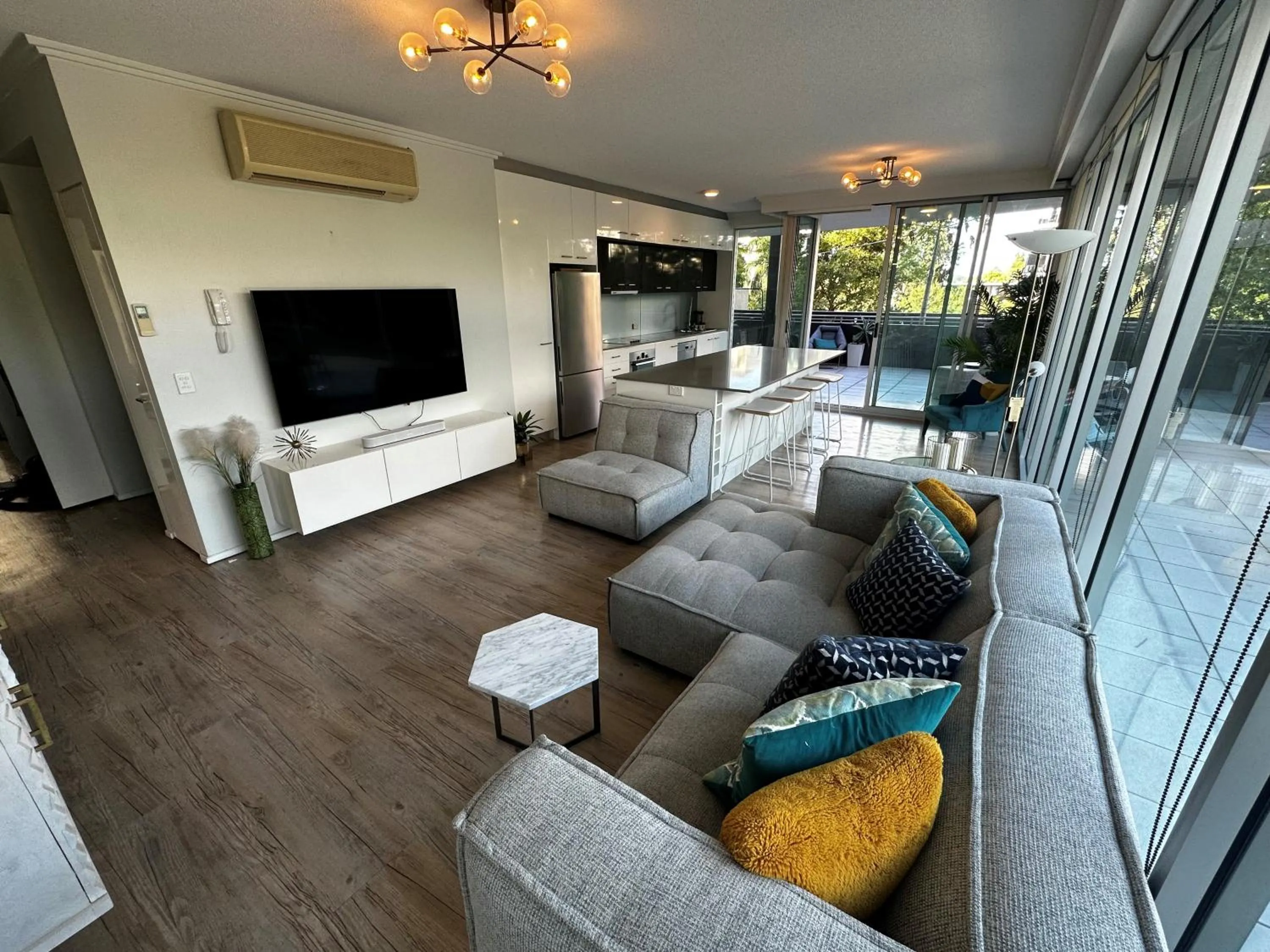 TV and multimedia in Story Apartments