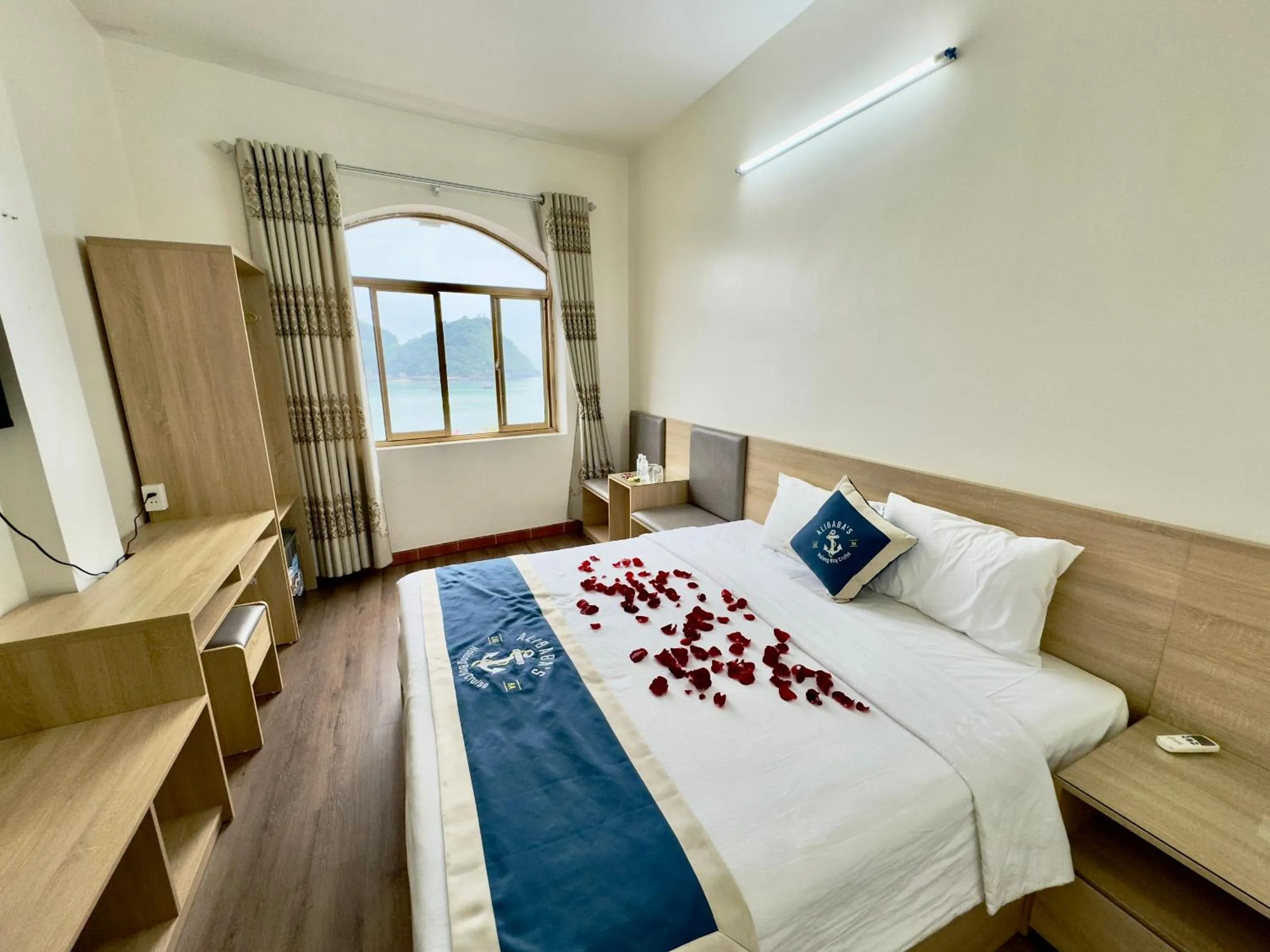 Bed in Cat Ba Plaza Hotel