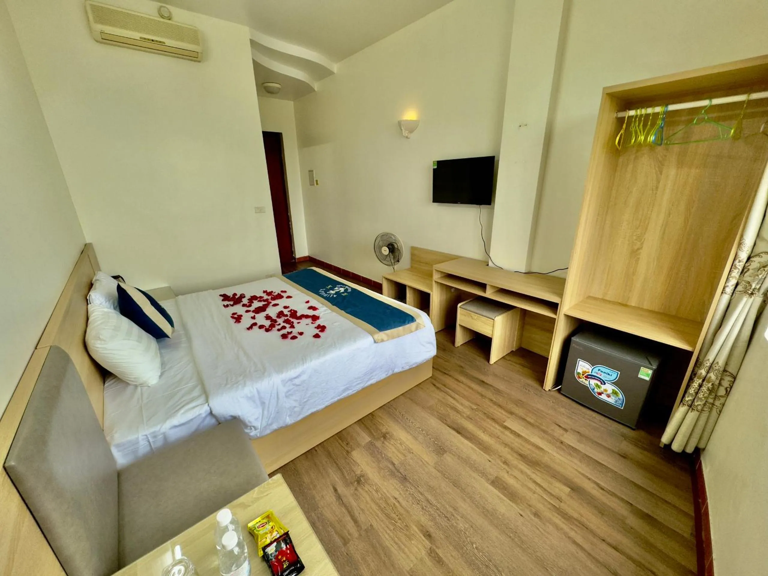 Bed in Cat Ba Plaza Hotel