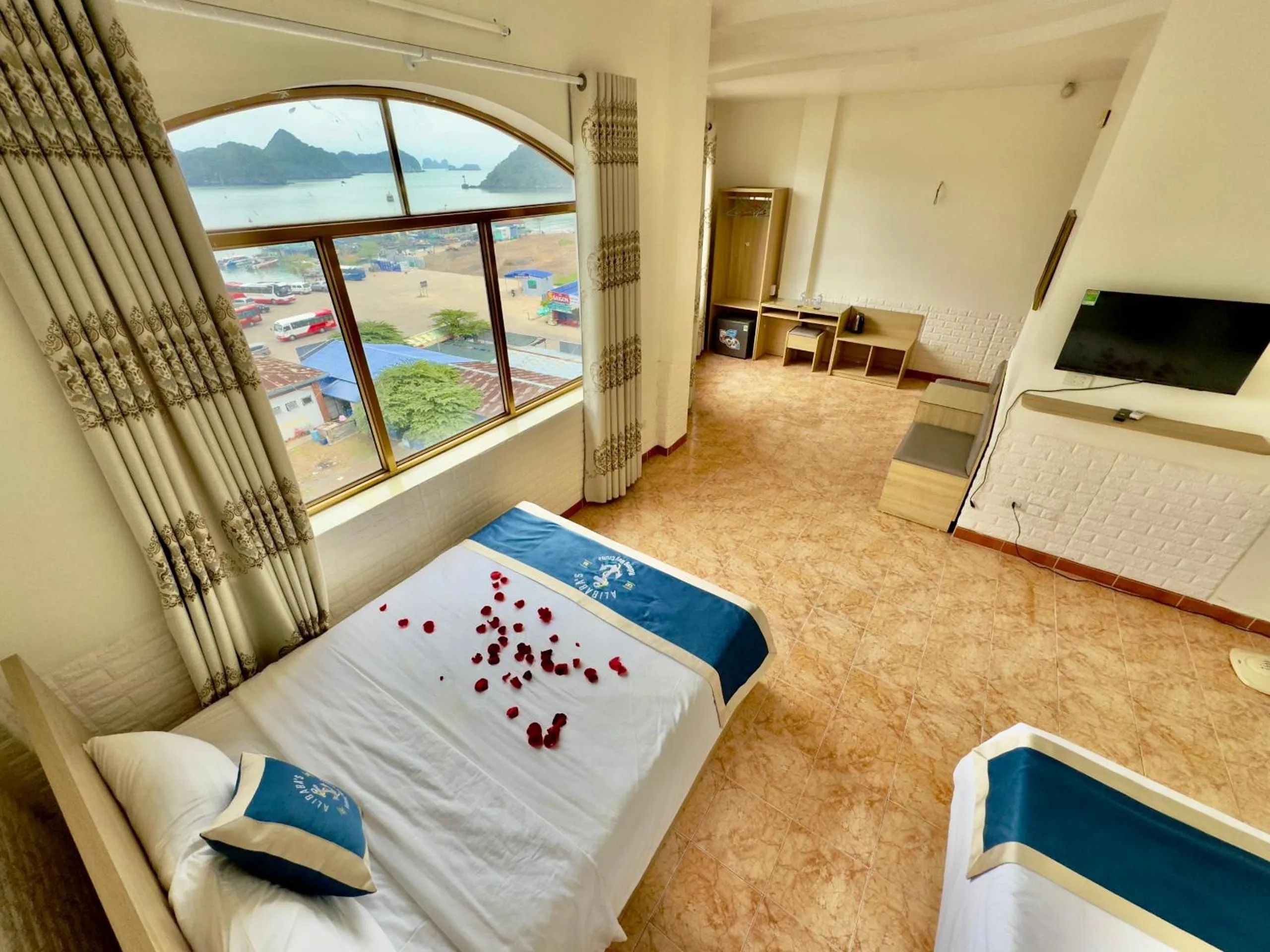 Bed in Cat Ba Plaza Hotel