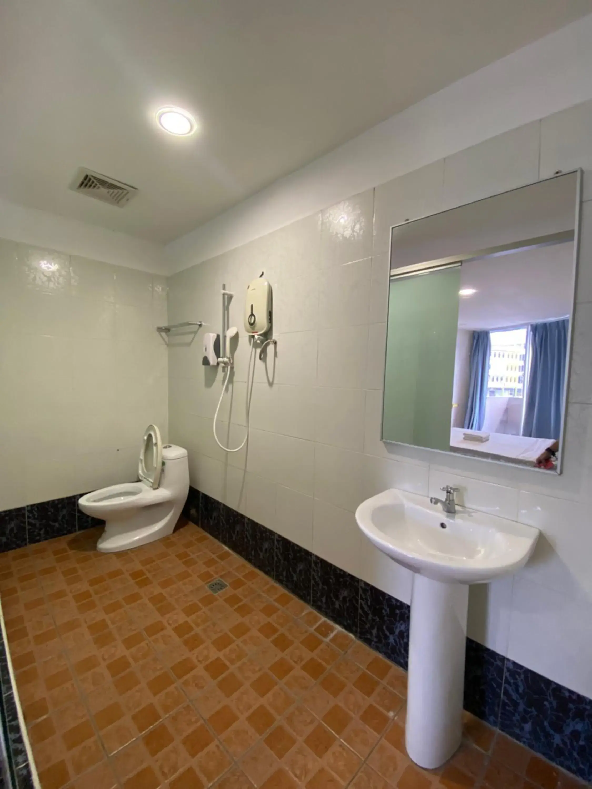 Shower in HOTEL MALAYSIA Shower in HOTEL MALAYSIA