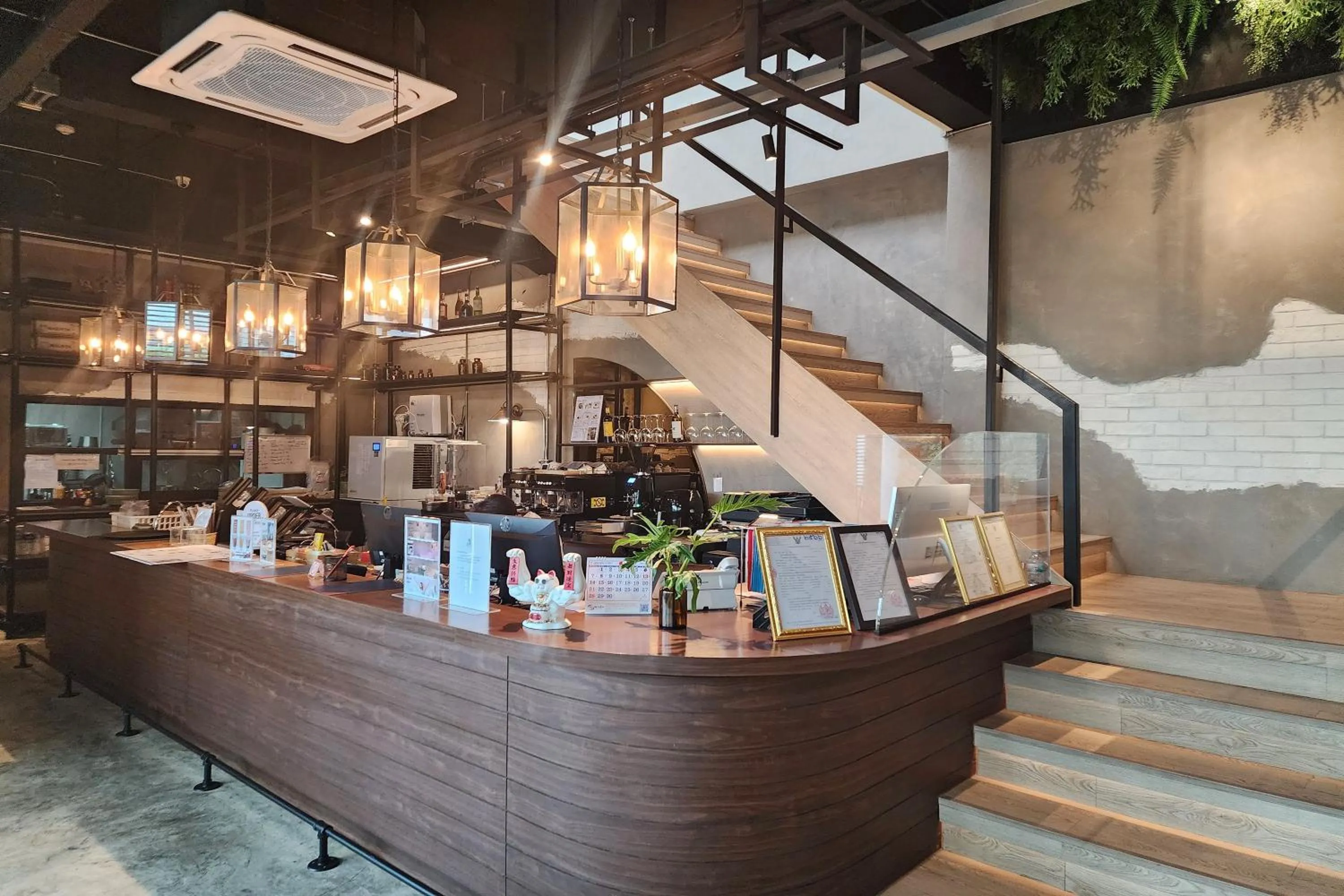 Lounge or bar in J PLACE HOTEL