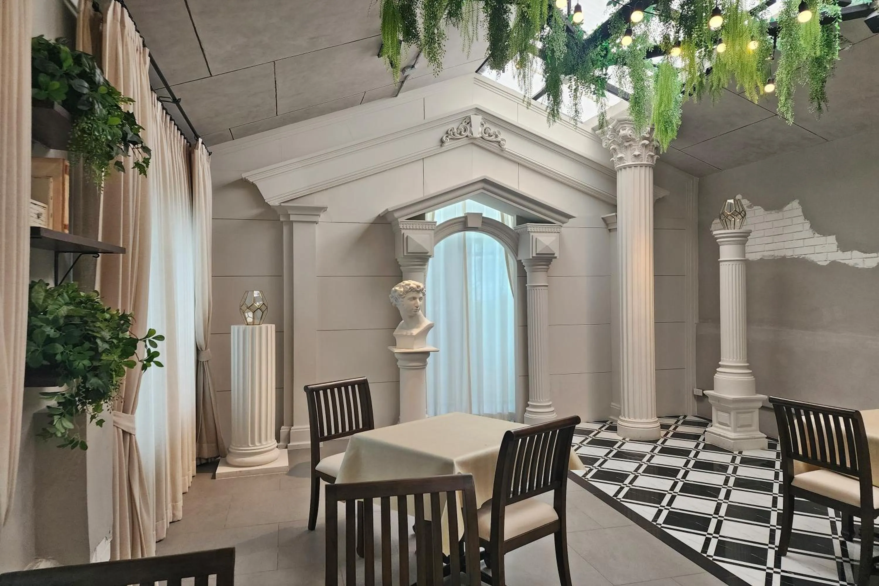 Seating area in J PLACE HOTEL