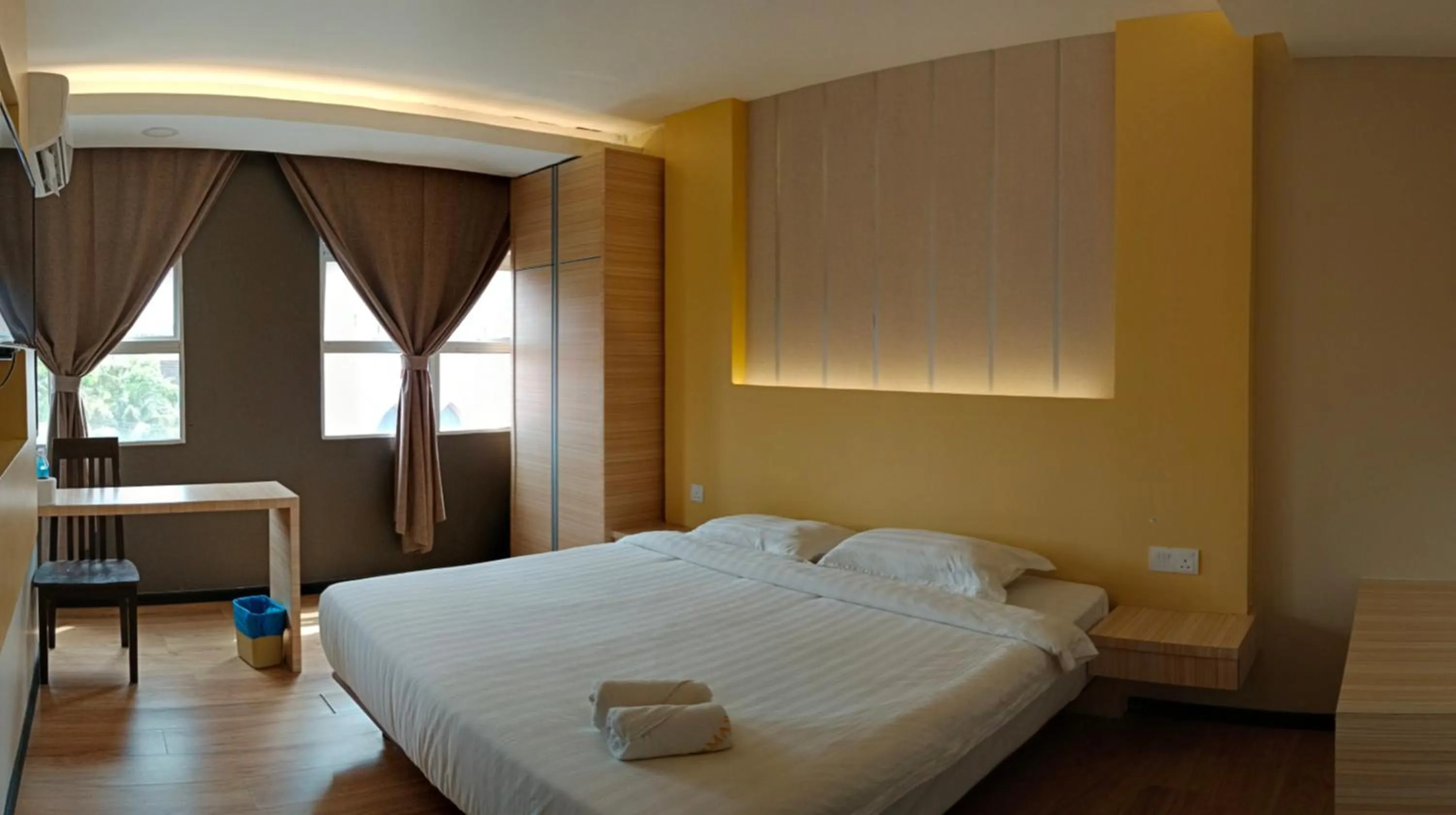 Bed in TOWERMAS HOTEL