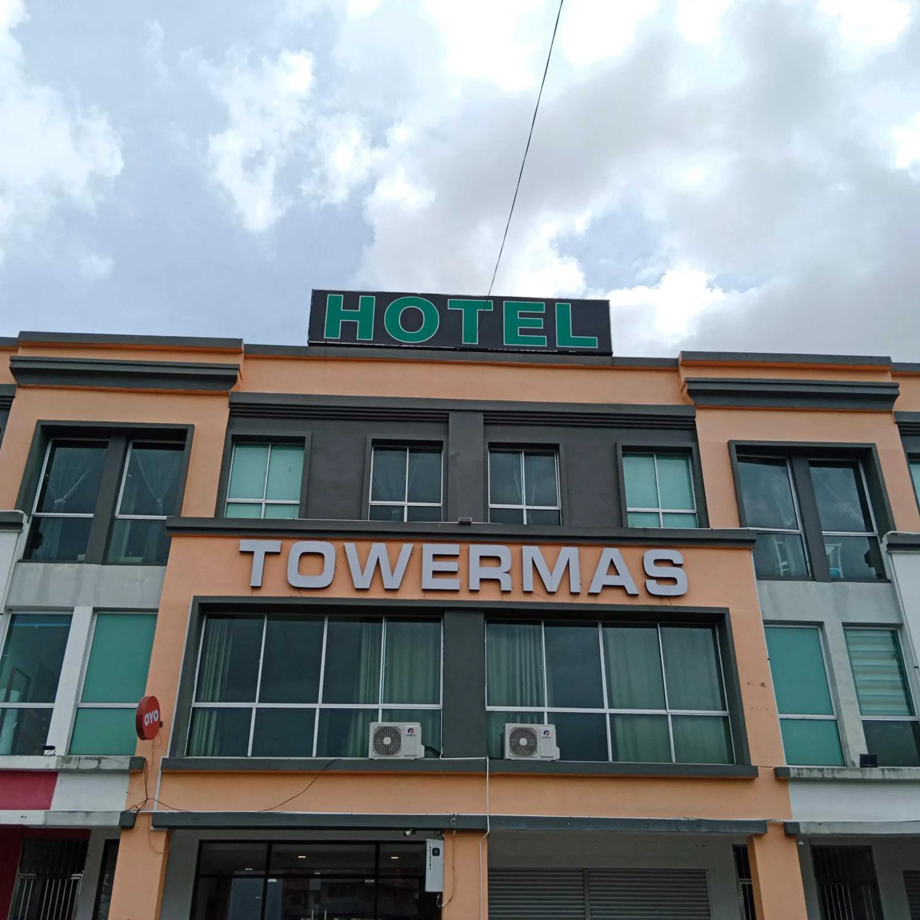 Property Building in OYO 90105 Towermas Hotel