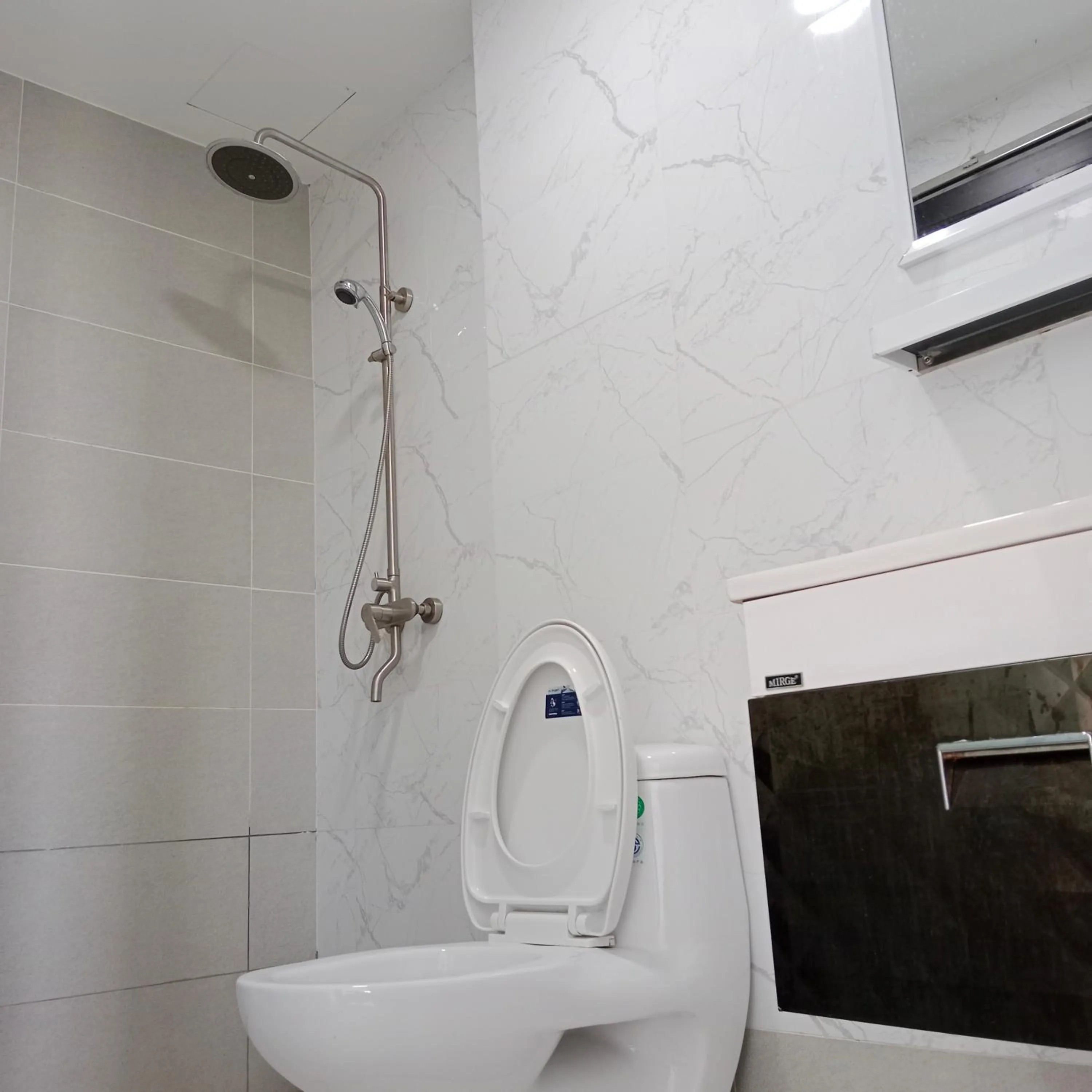 Shower in TOWERMAS HOTEL