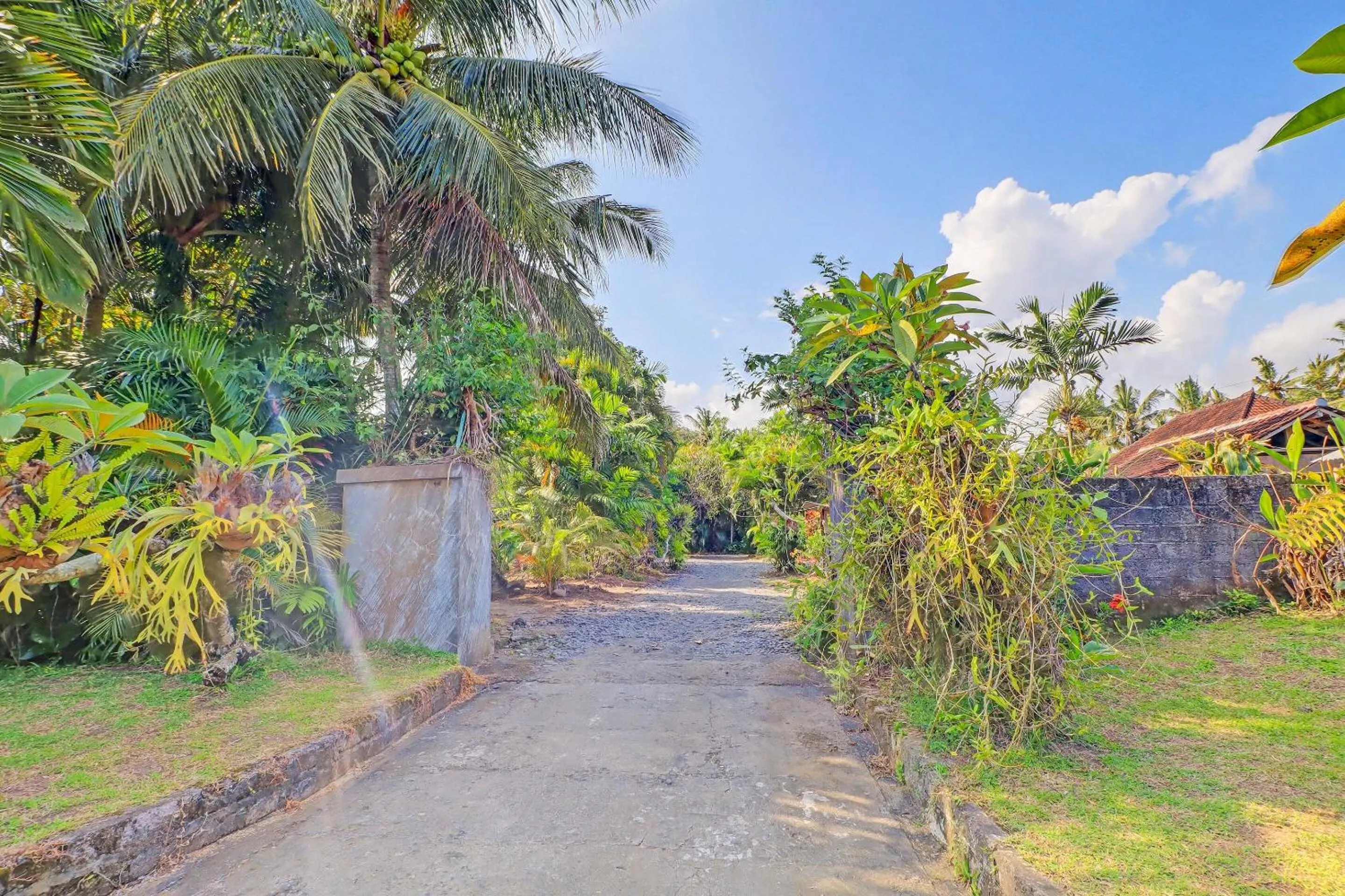 Facade/entrance in Hotel O Mustika