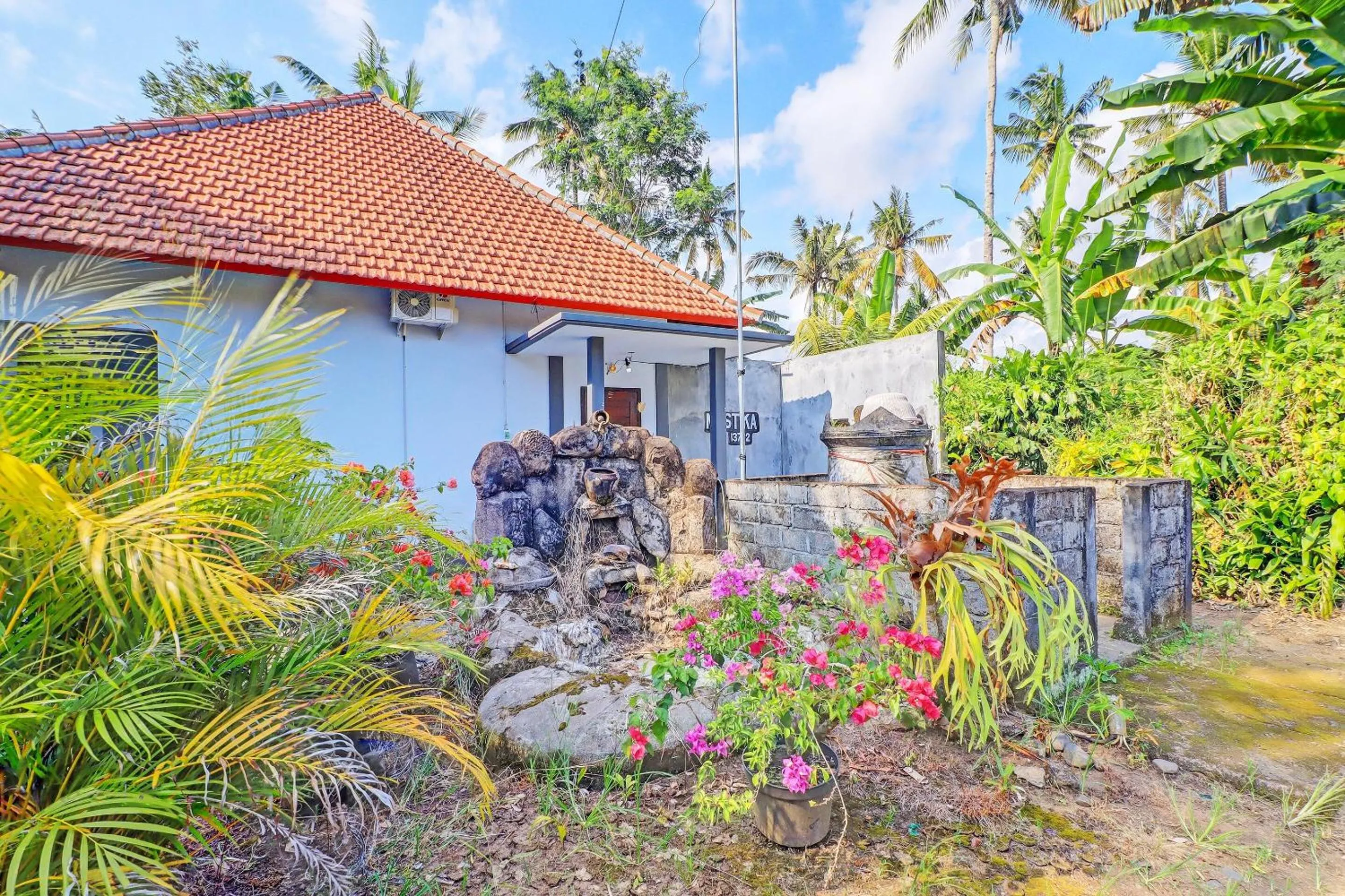 Facade/entrance in Hotel O Mustika