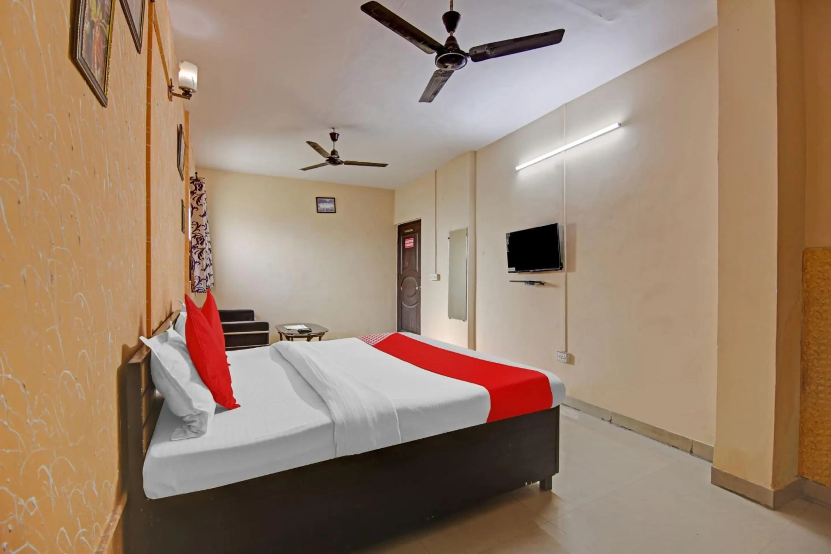 Bedroom, Bed in Hotel O Glorious Stayz