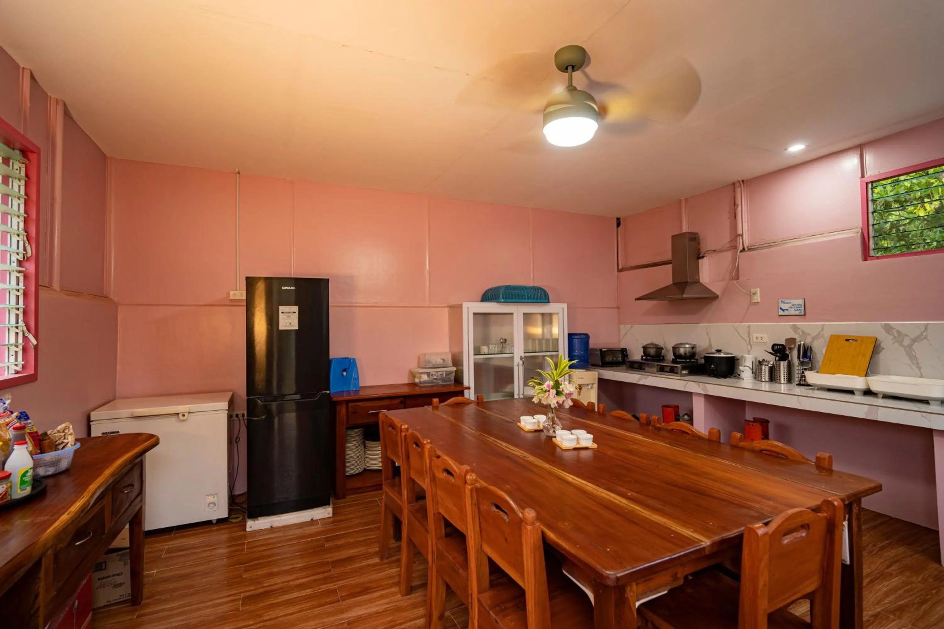 kitchen in Ana-as Apartelle (GGL)