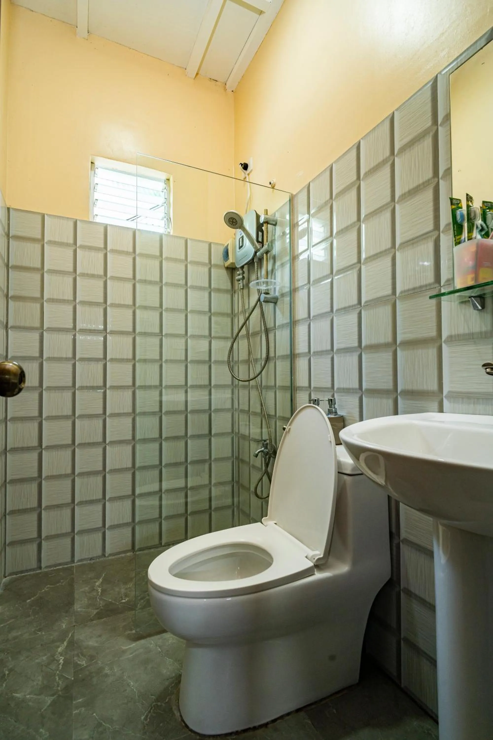 Bathroom in Ana-as Apartelle (GGL)