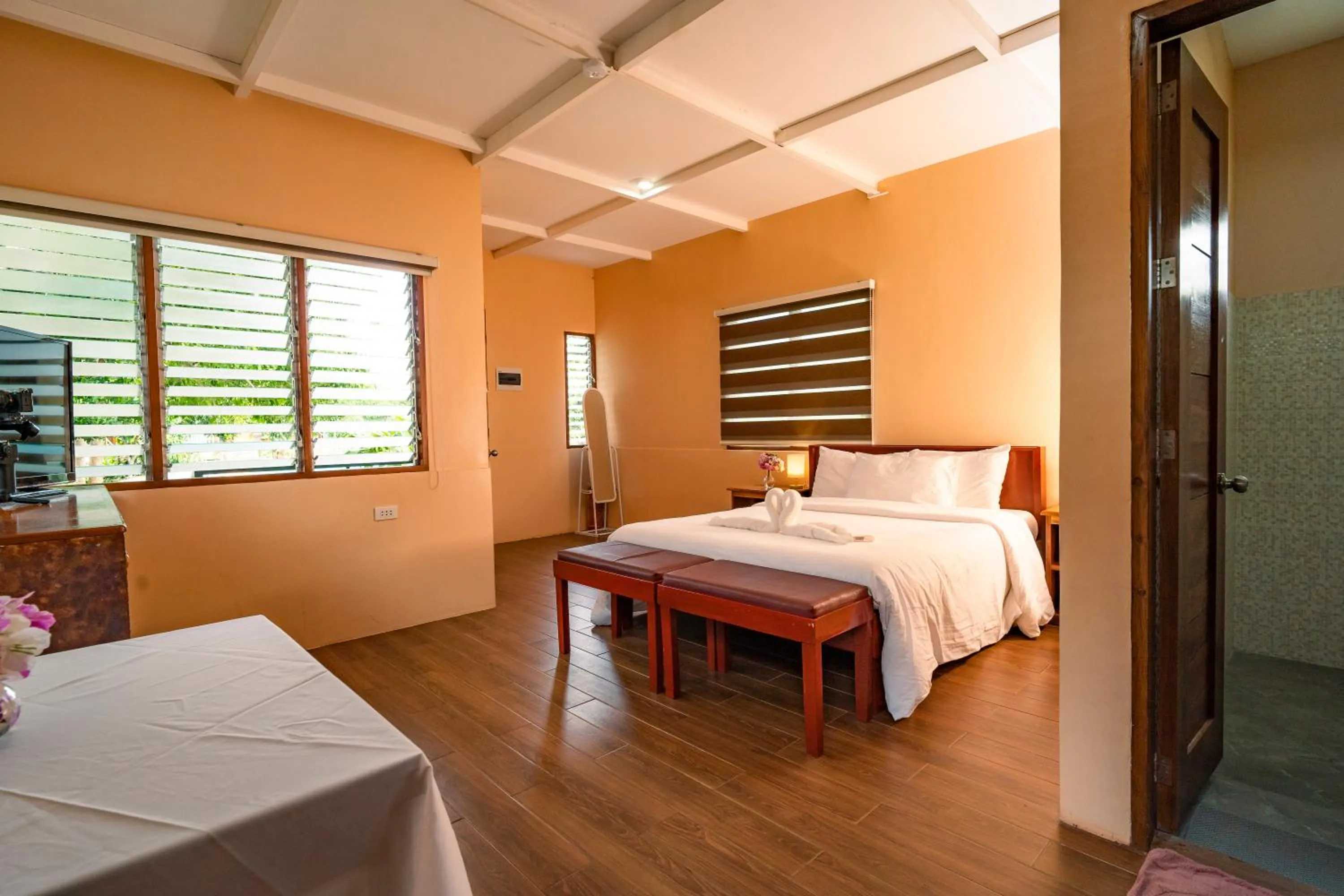 Photo of the whole room, Bed in Ana-as Apartelle (GGL)