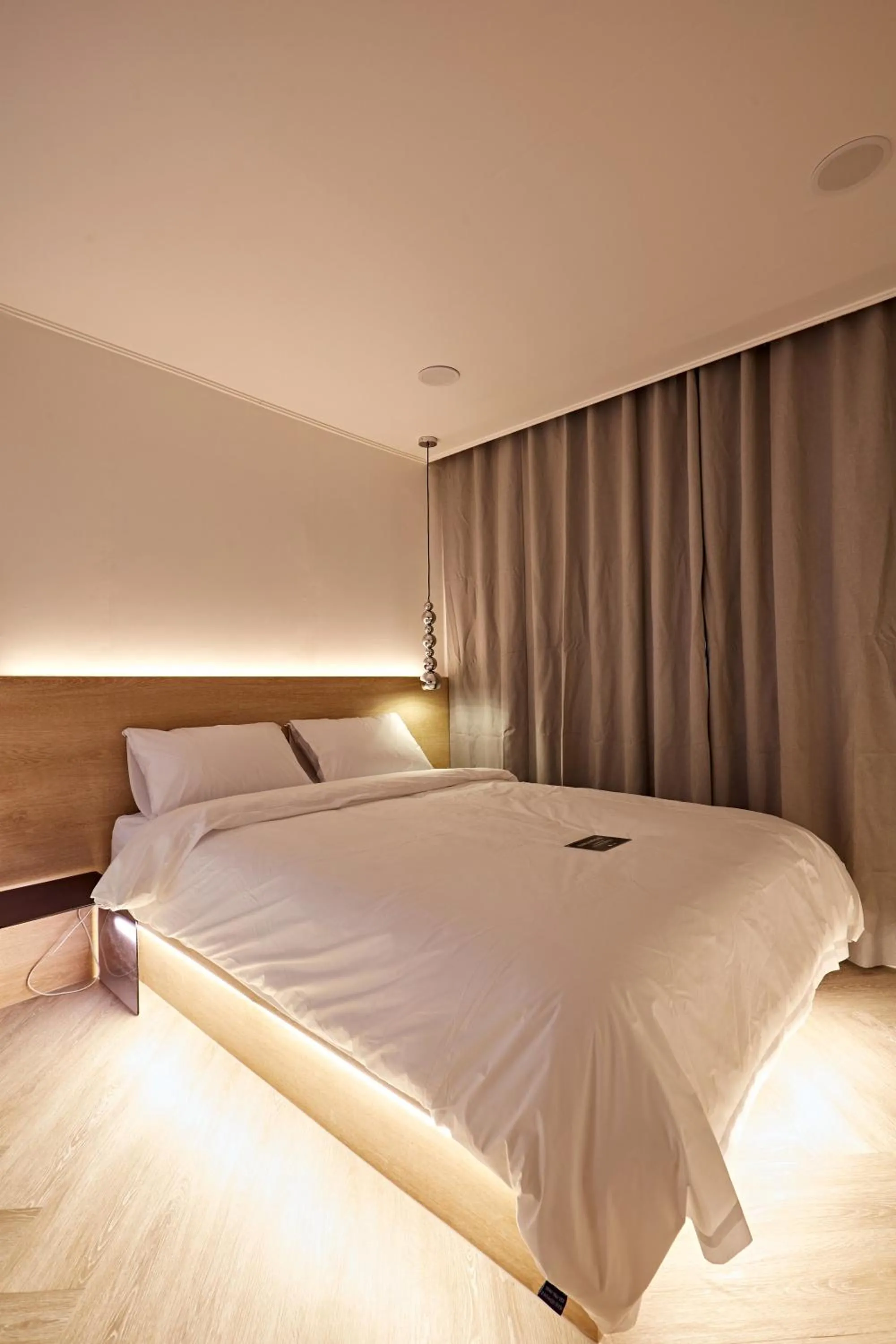 Bed in Hotel sounds