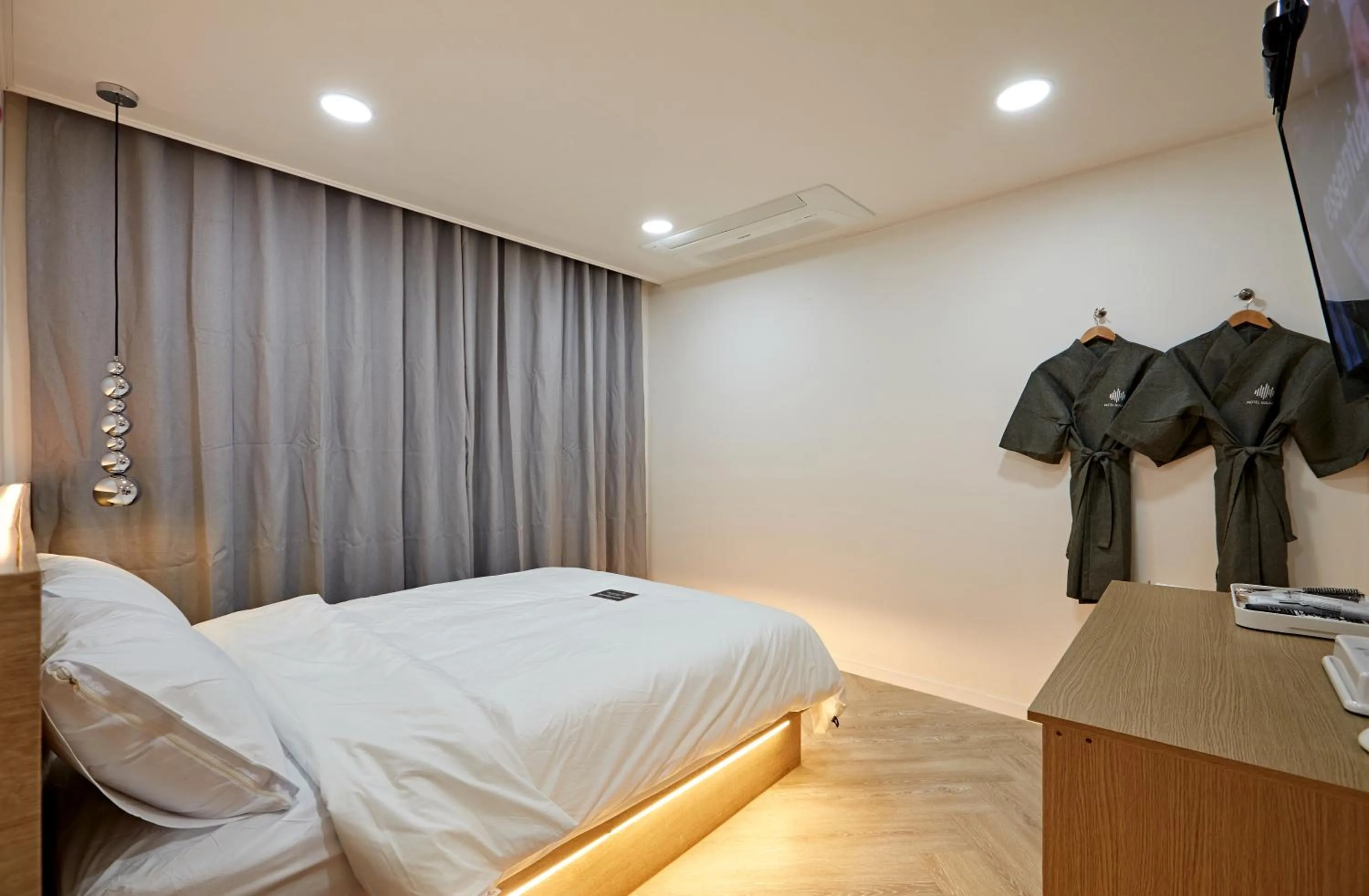 Bed in Hotel sounds