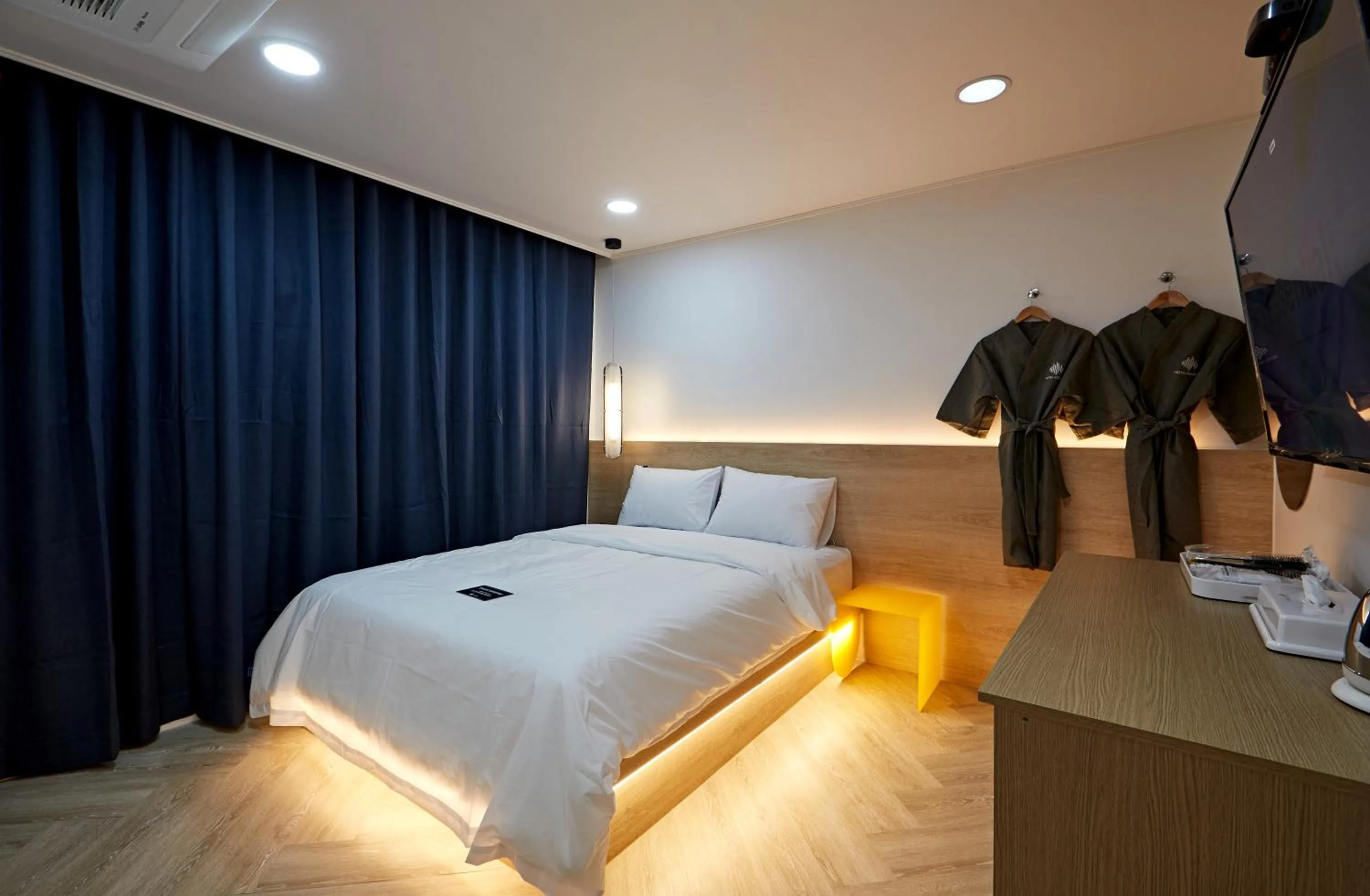 Bed in Hotel sounds