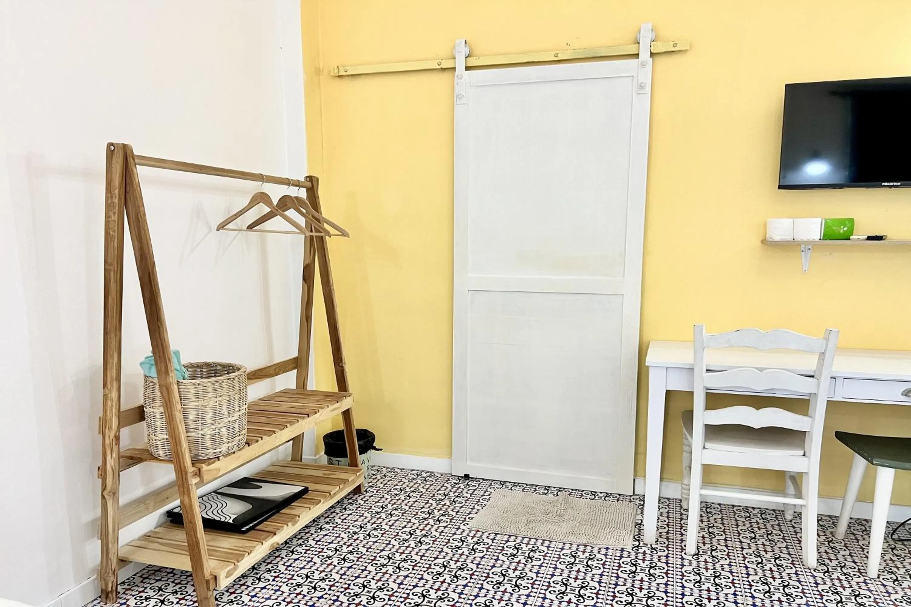 wardrobe in Bann Kam B&B