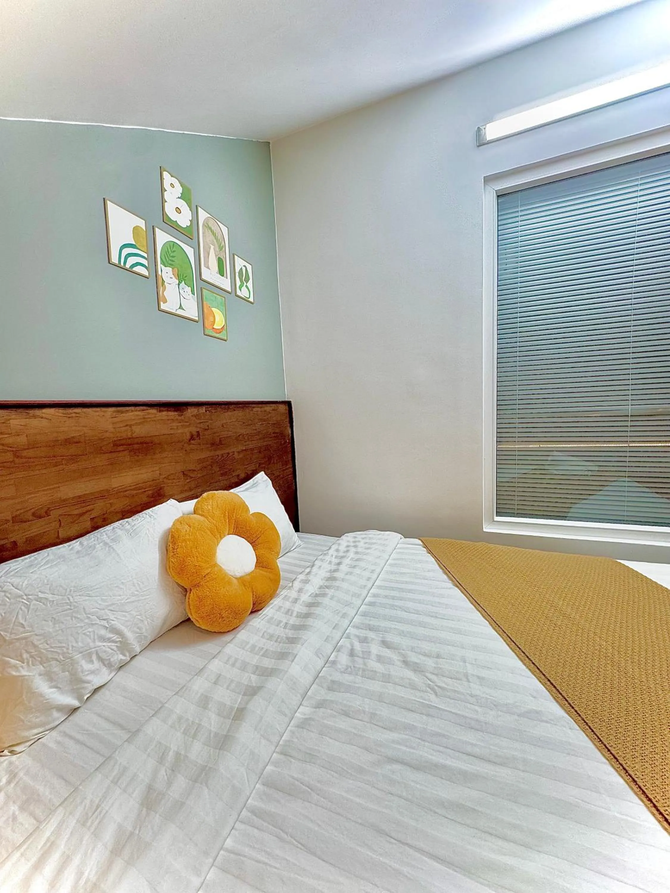 Photo of the whole room, Bed in Quang Minh Dalat Hotel