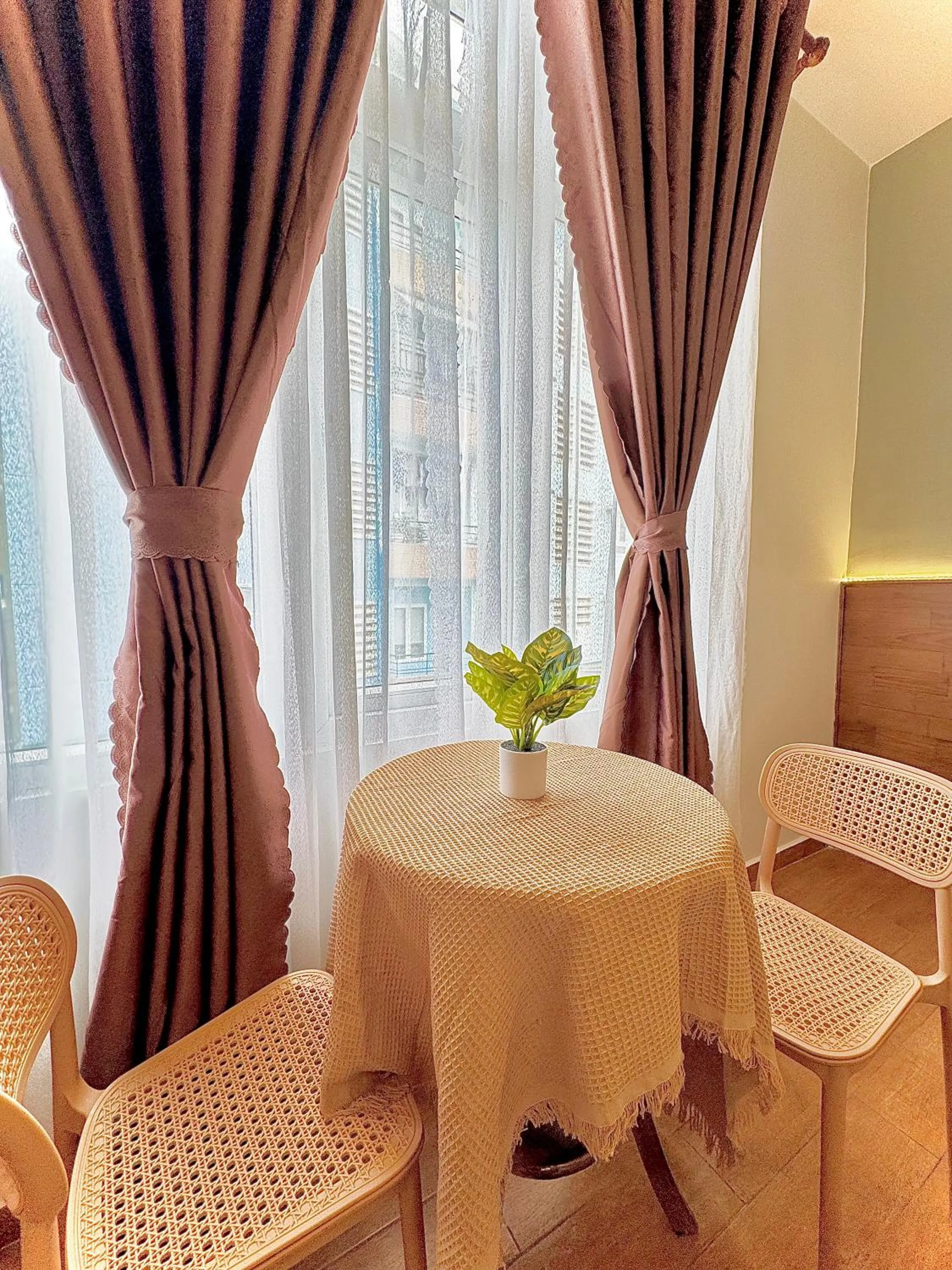 Seating area in Quang Minh Dalat Hotel