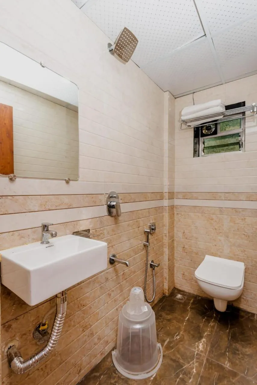 Shower in Hotel Purple Orchid