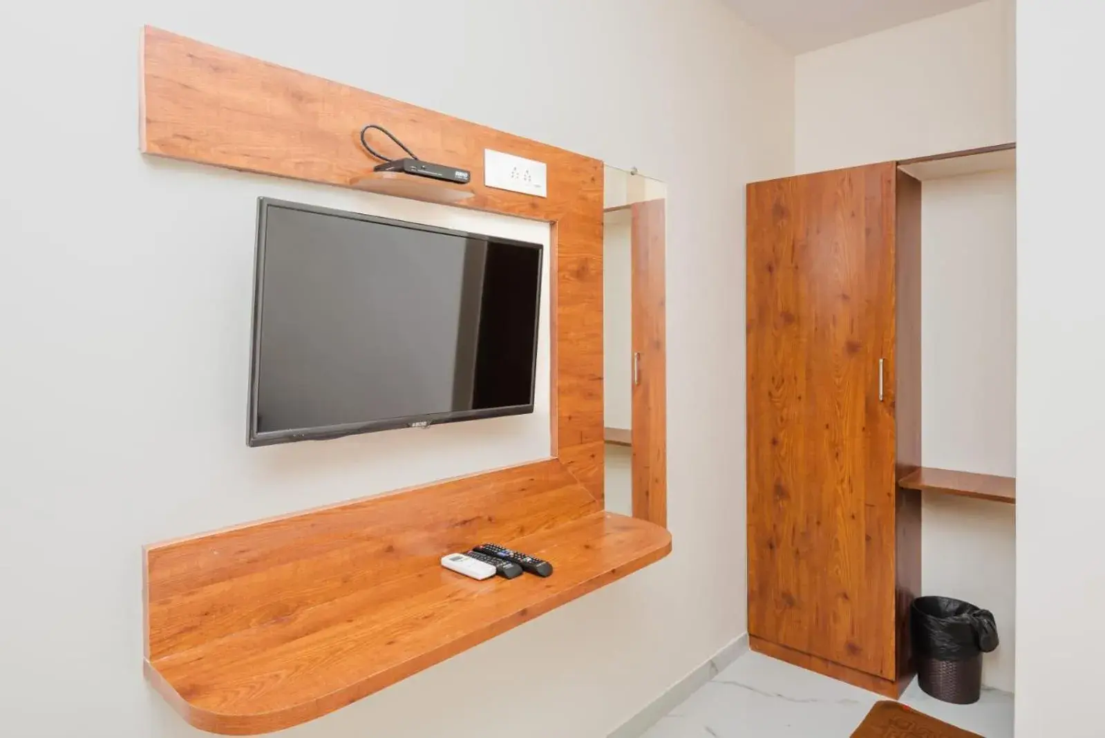 TV and multimedia in Hotel Purple Orchid TV and multimedia in Hotel Purple Orchid