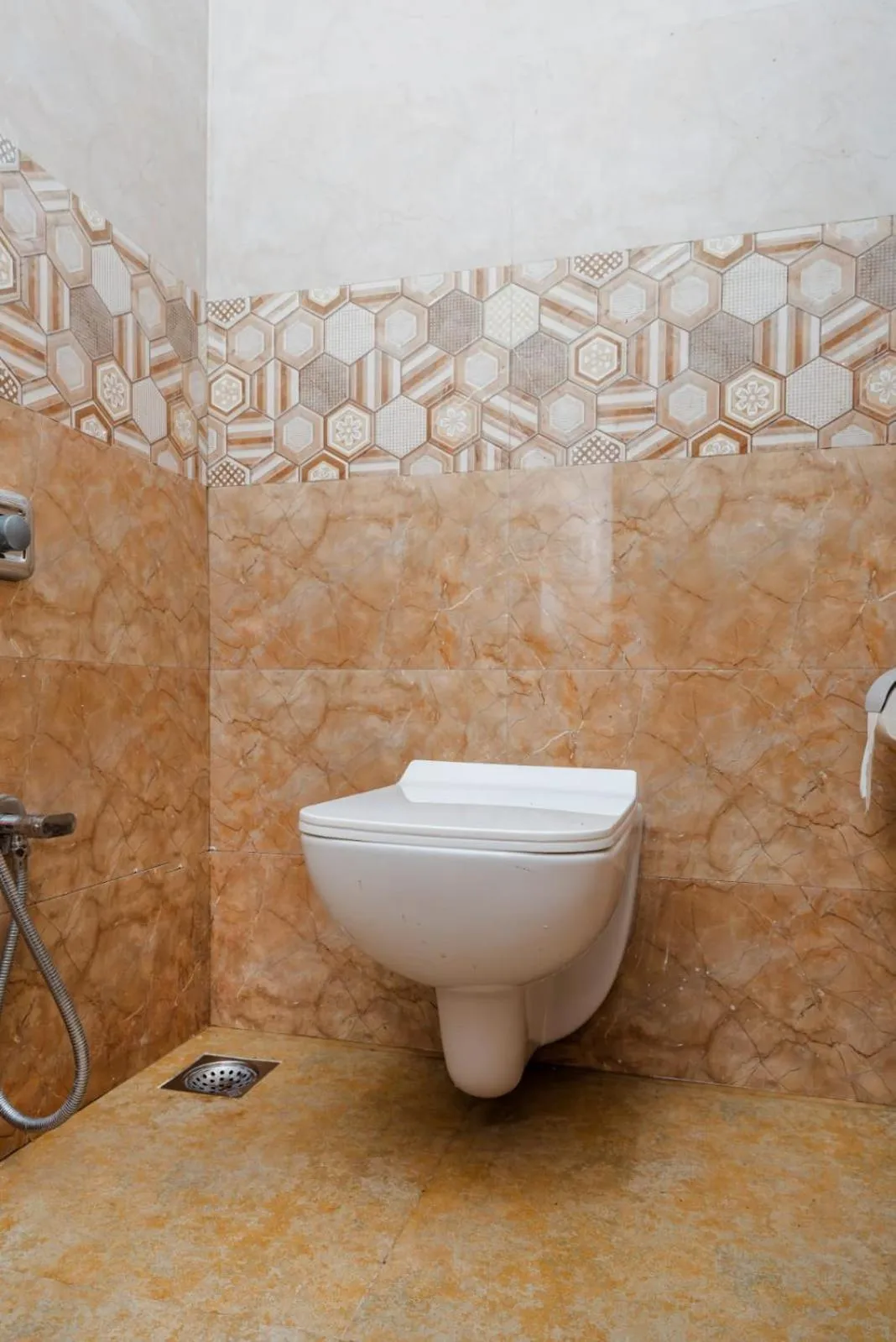 Shower in Hotel Purple Orchid