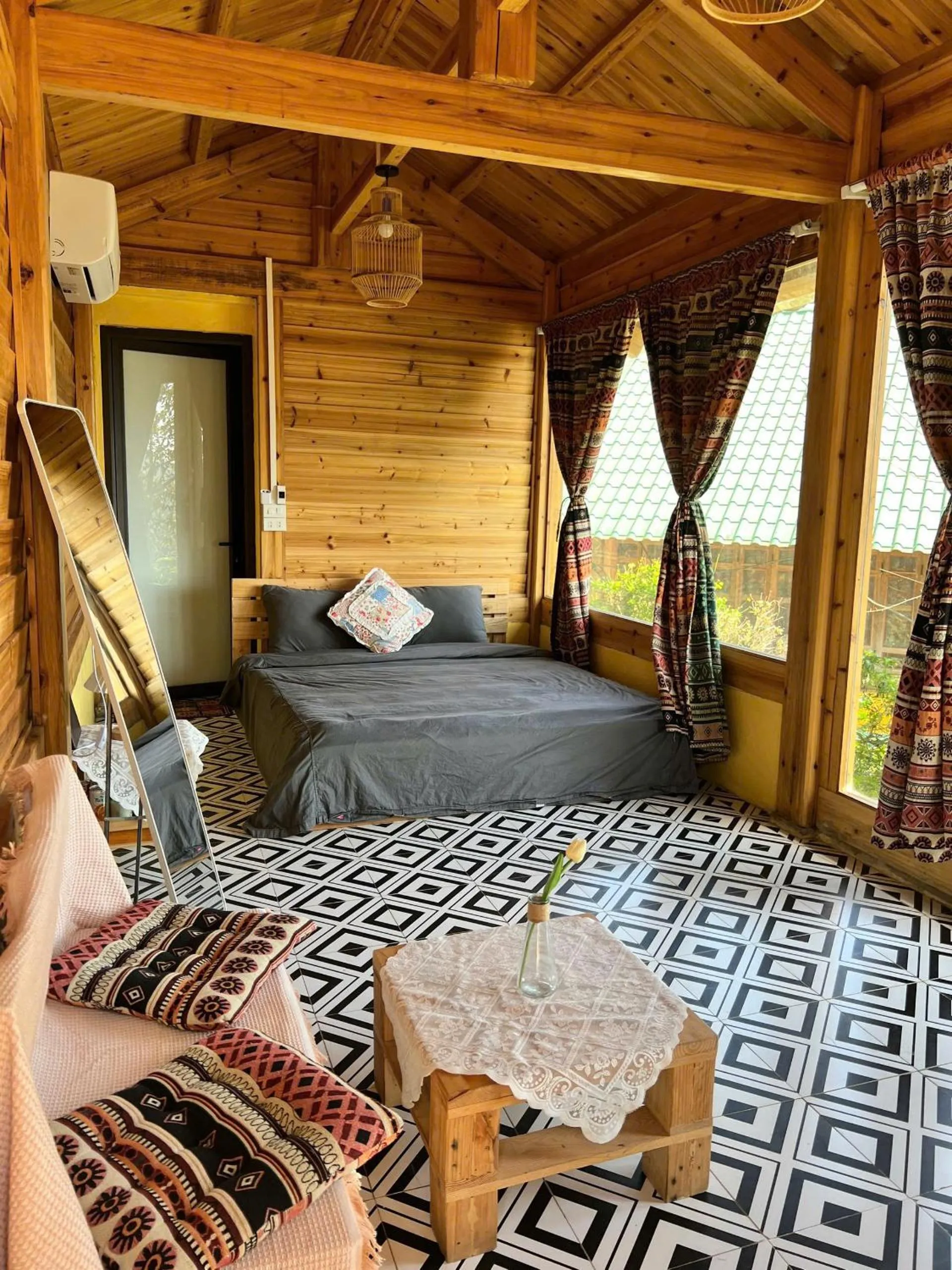 Bed in May Home Tà Xùa