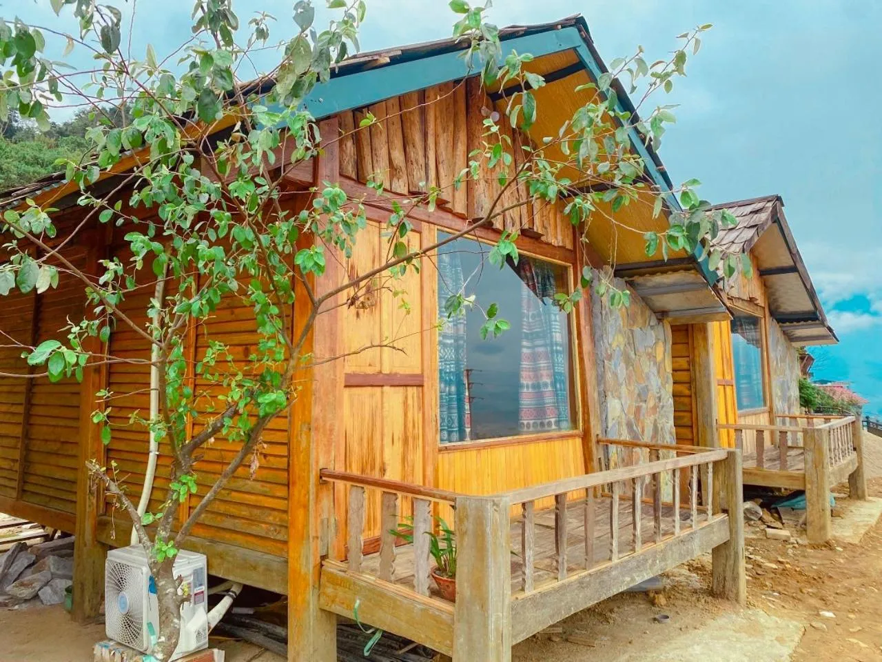 Day in May Home Tà Xùa