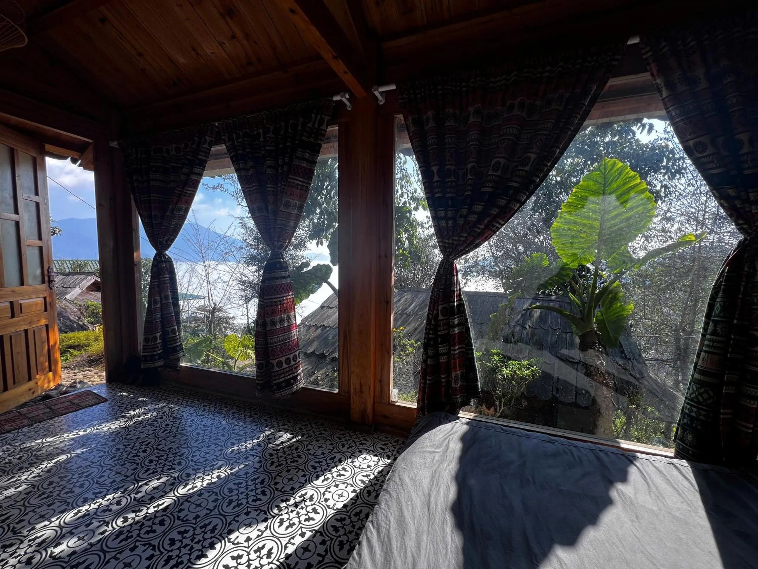 Bed in May Home Tà Xùa