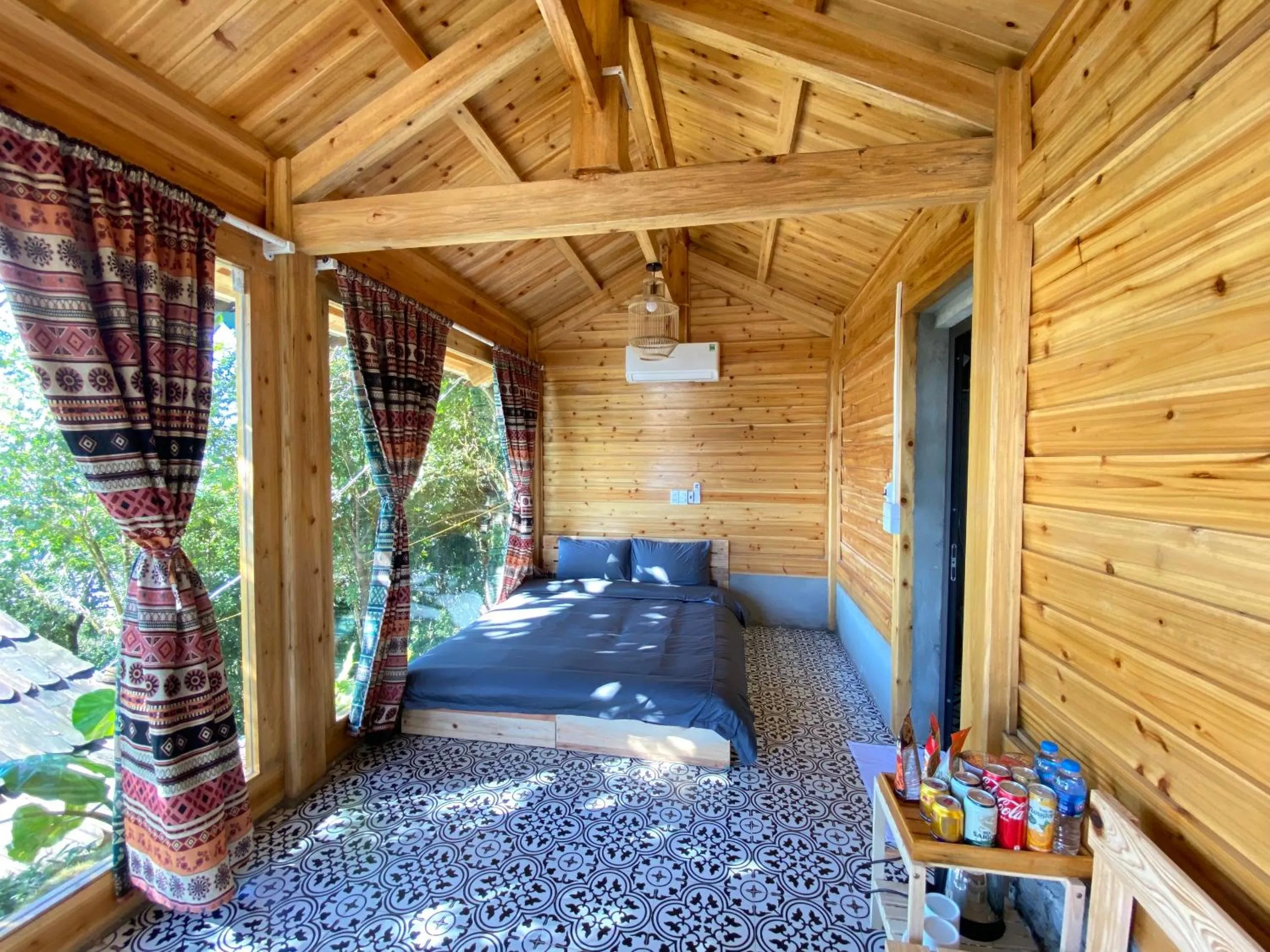 Day, Bed in May Home Tà Xùa