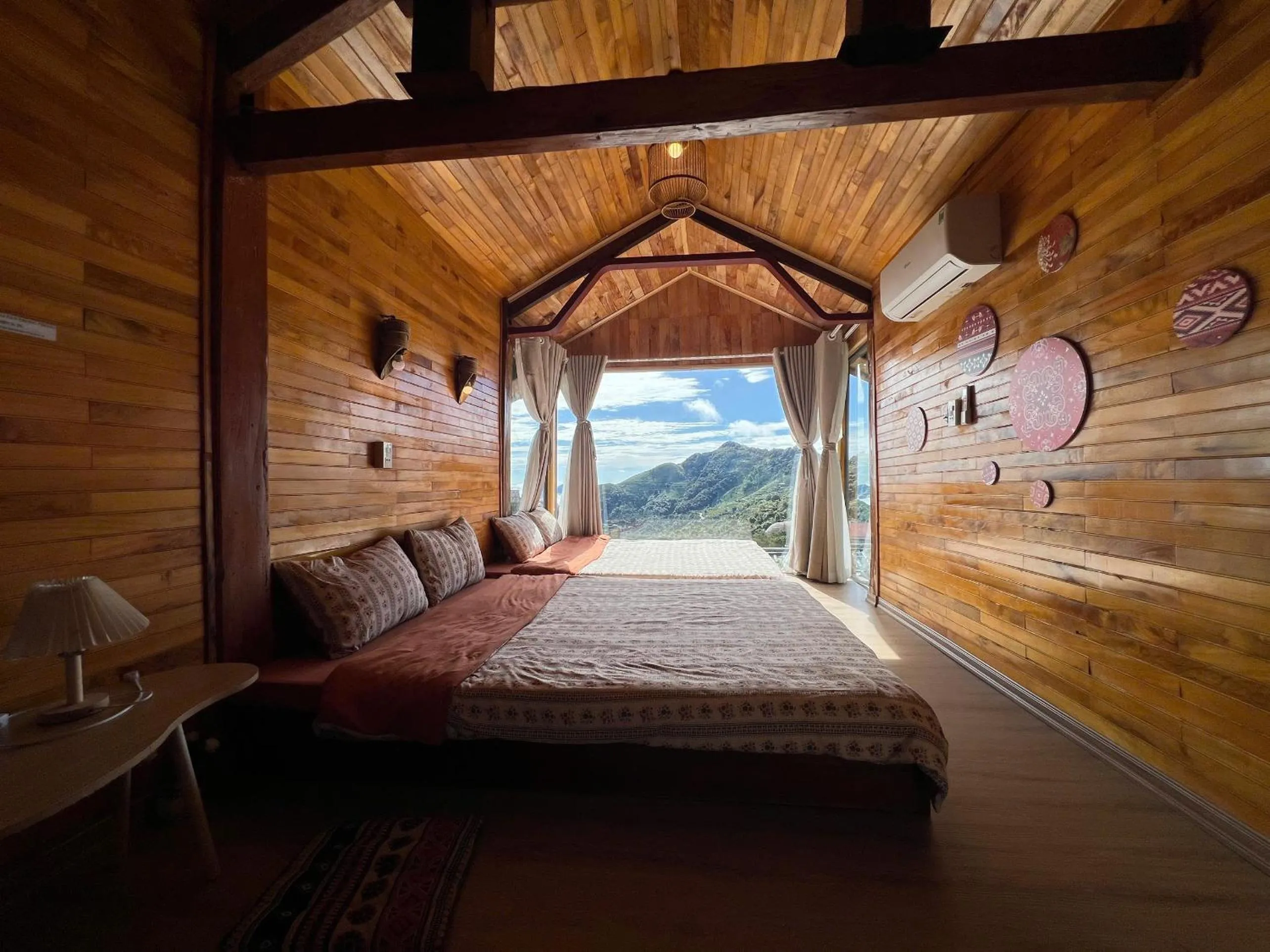 Bed in May Home Tà Xùa