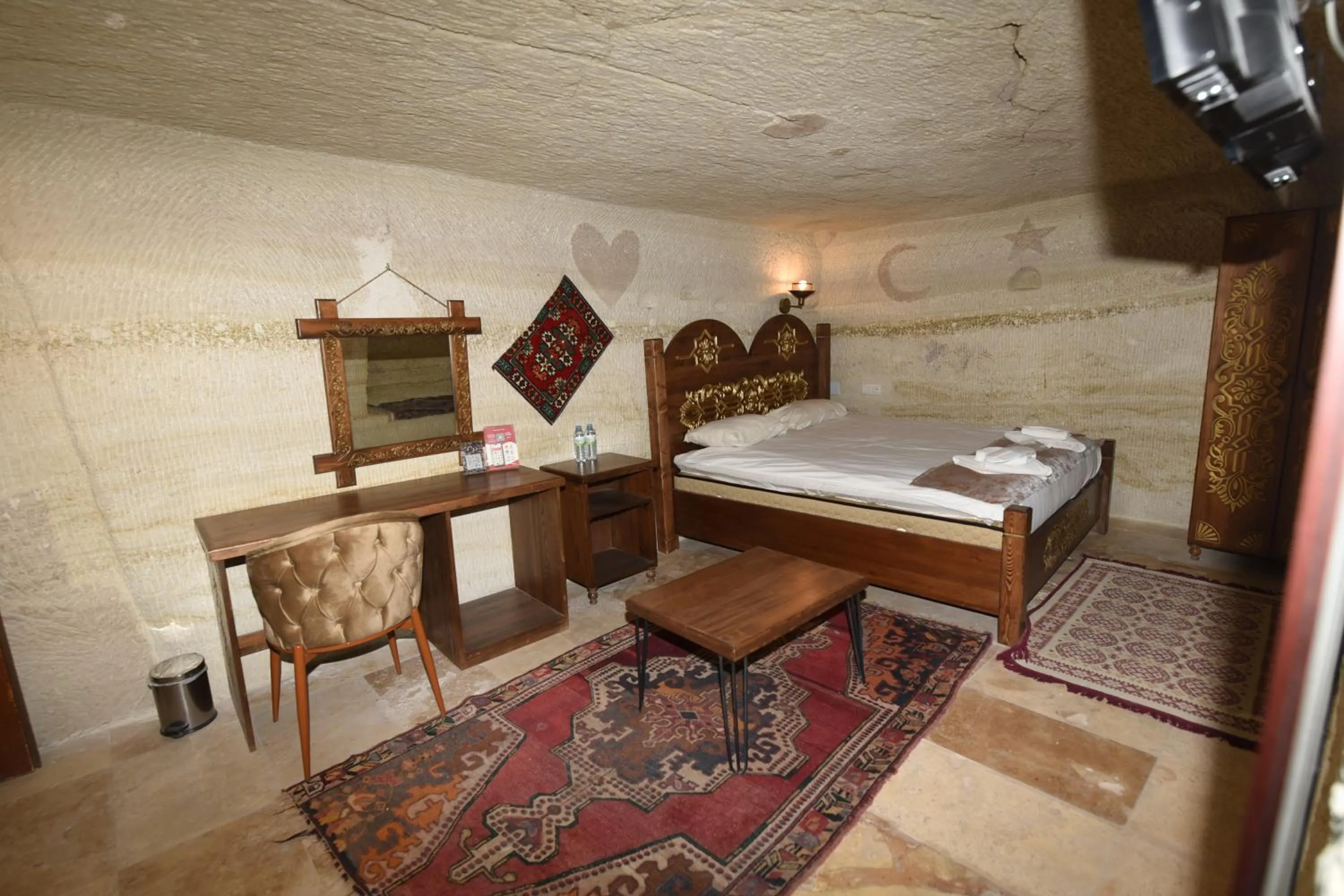 Bed in Peri Cave Hotel