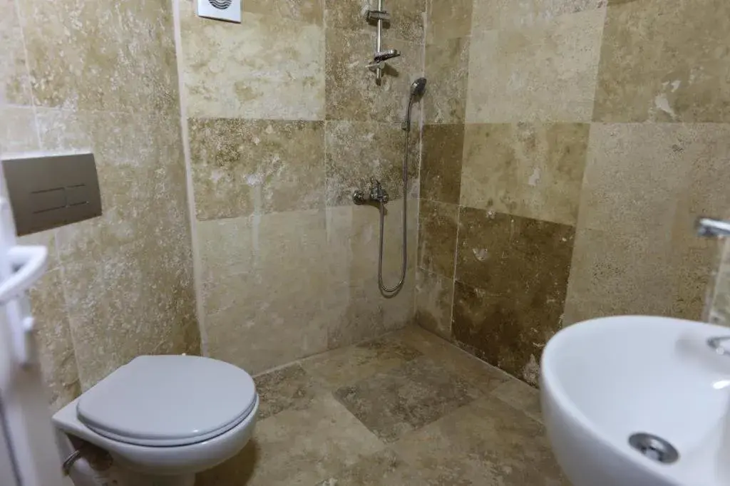 Triple Room with Bath in Peri Cave Hotel Triple Room with Bath in Peri Cave Hotel