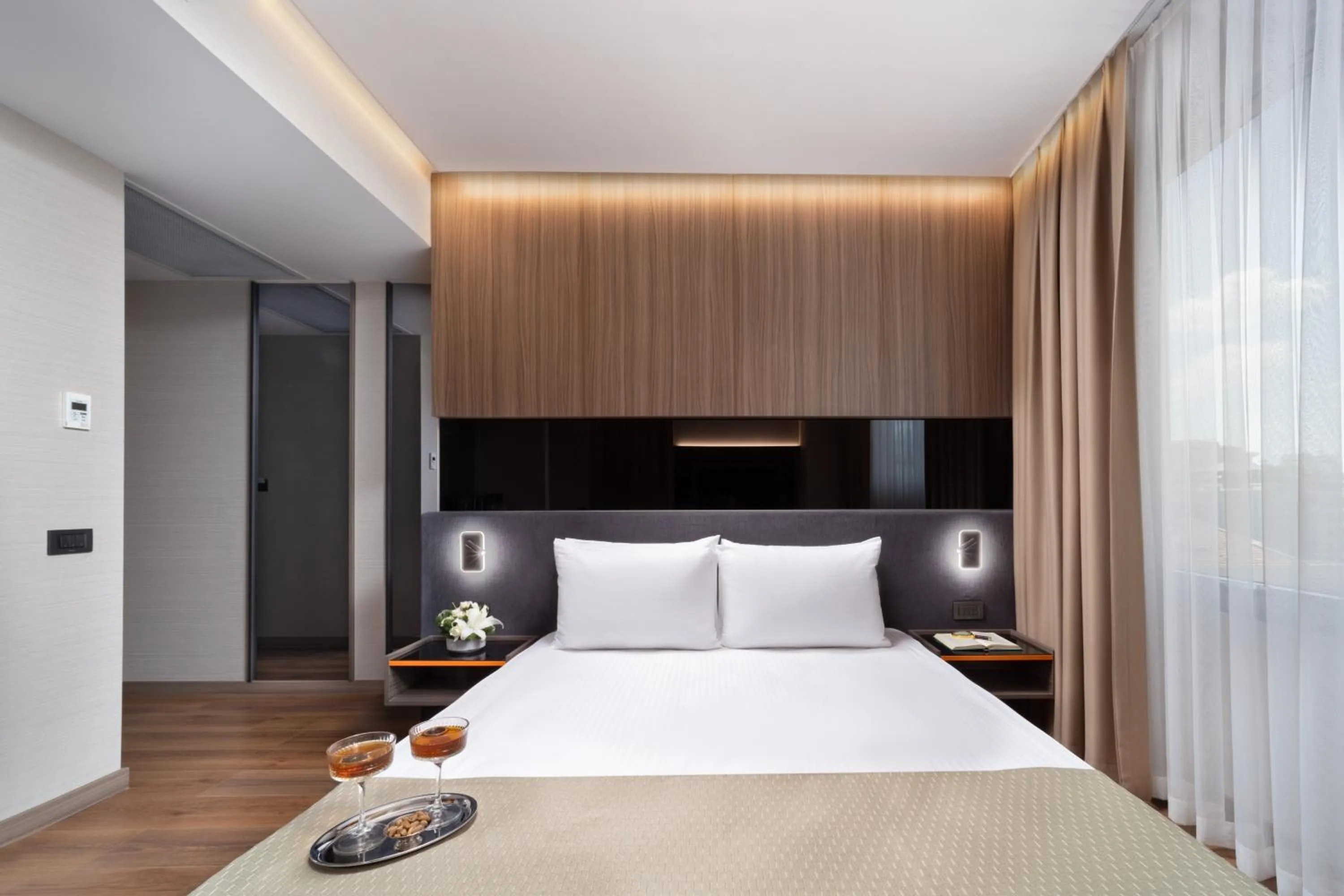 Photo of the whole room, Bed in Nish Palace Beşiktaş