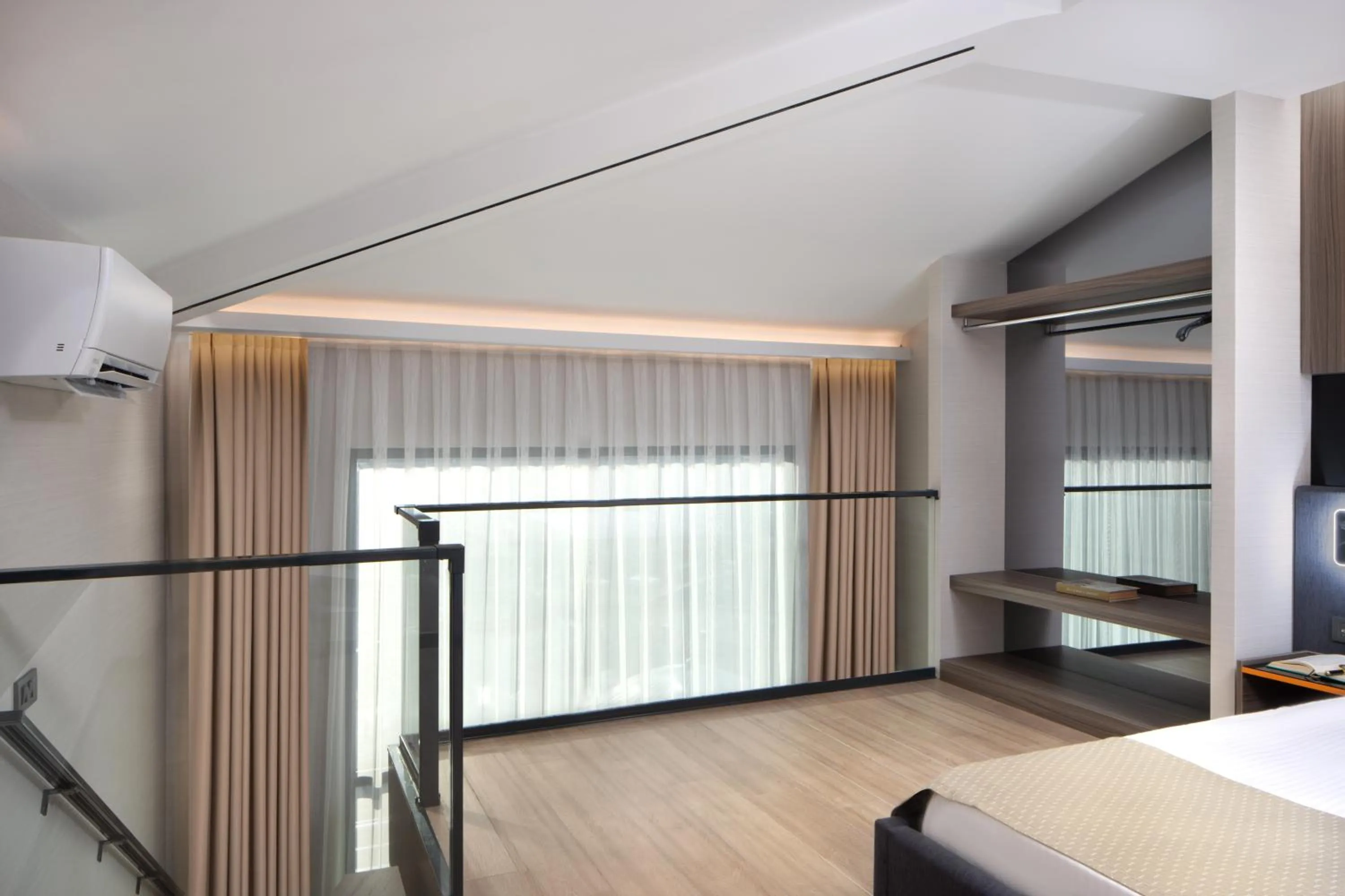 Bedroom, Bed in Nish Palace Beşiktaş