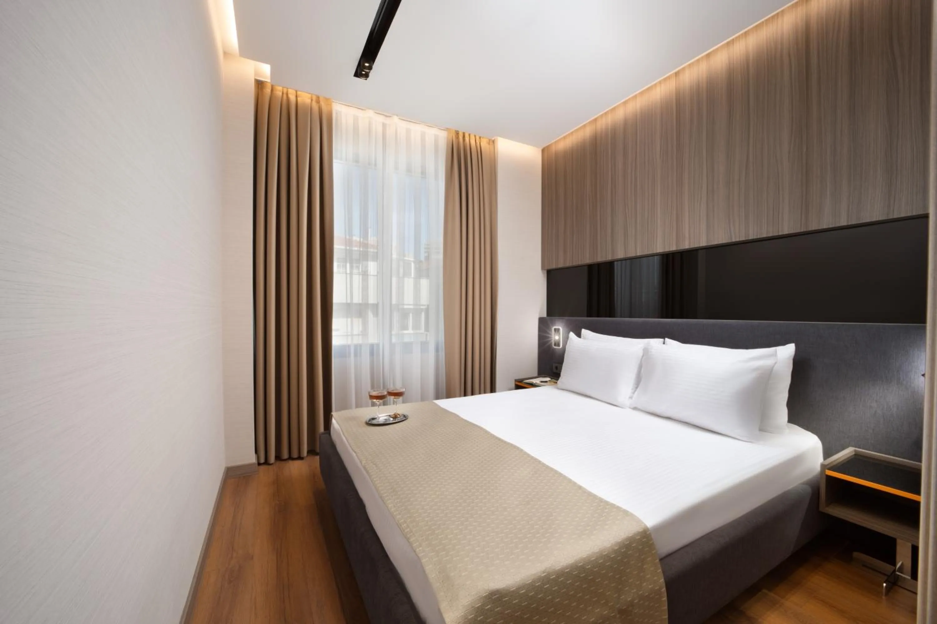 Bedroom, Bed in Nish Palace Beşiktaş