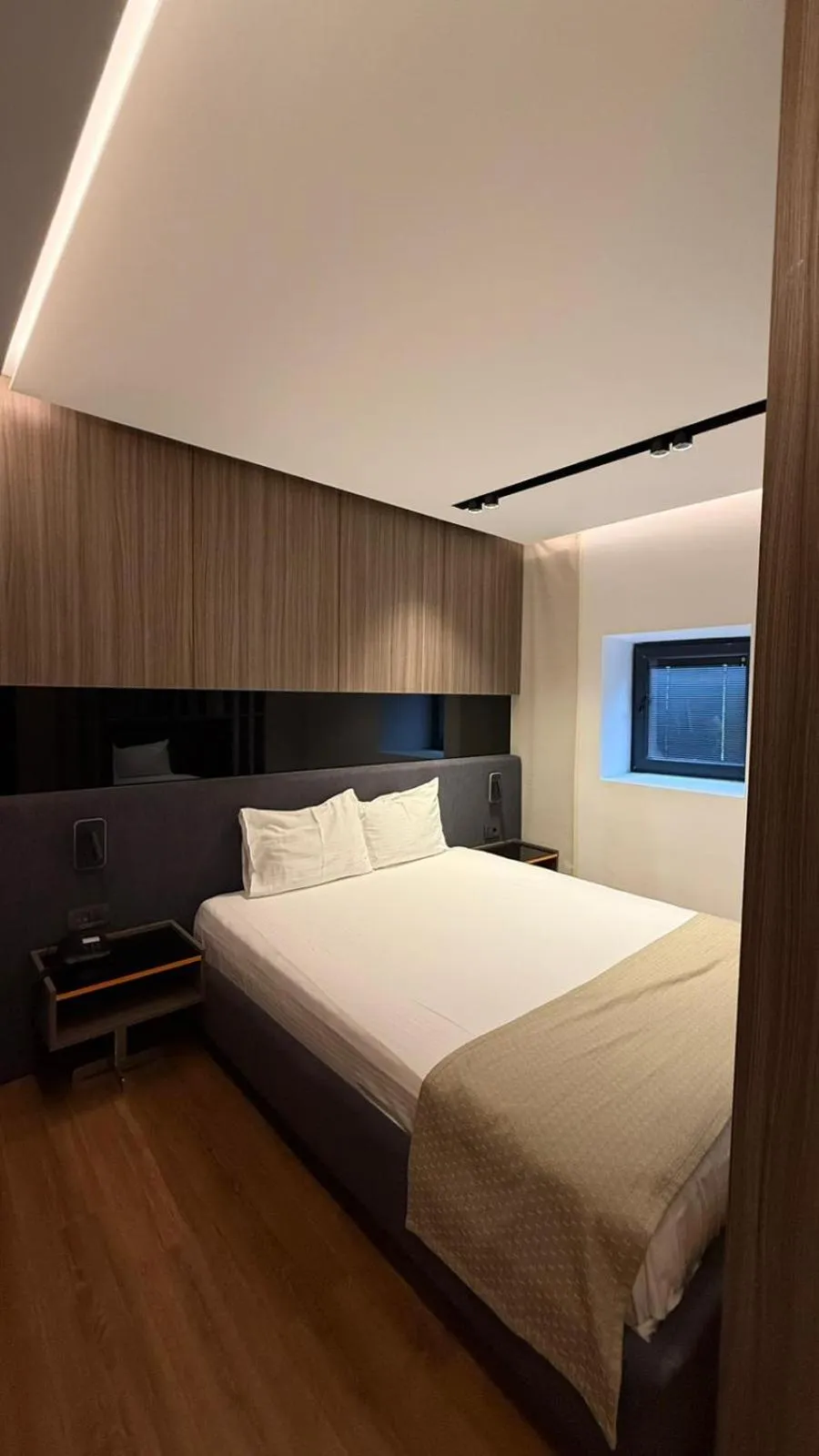 Photo of the whole room, Bed in Nish Palace Beşiktaş