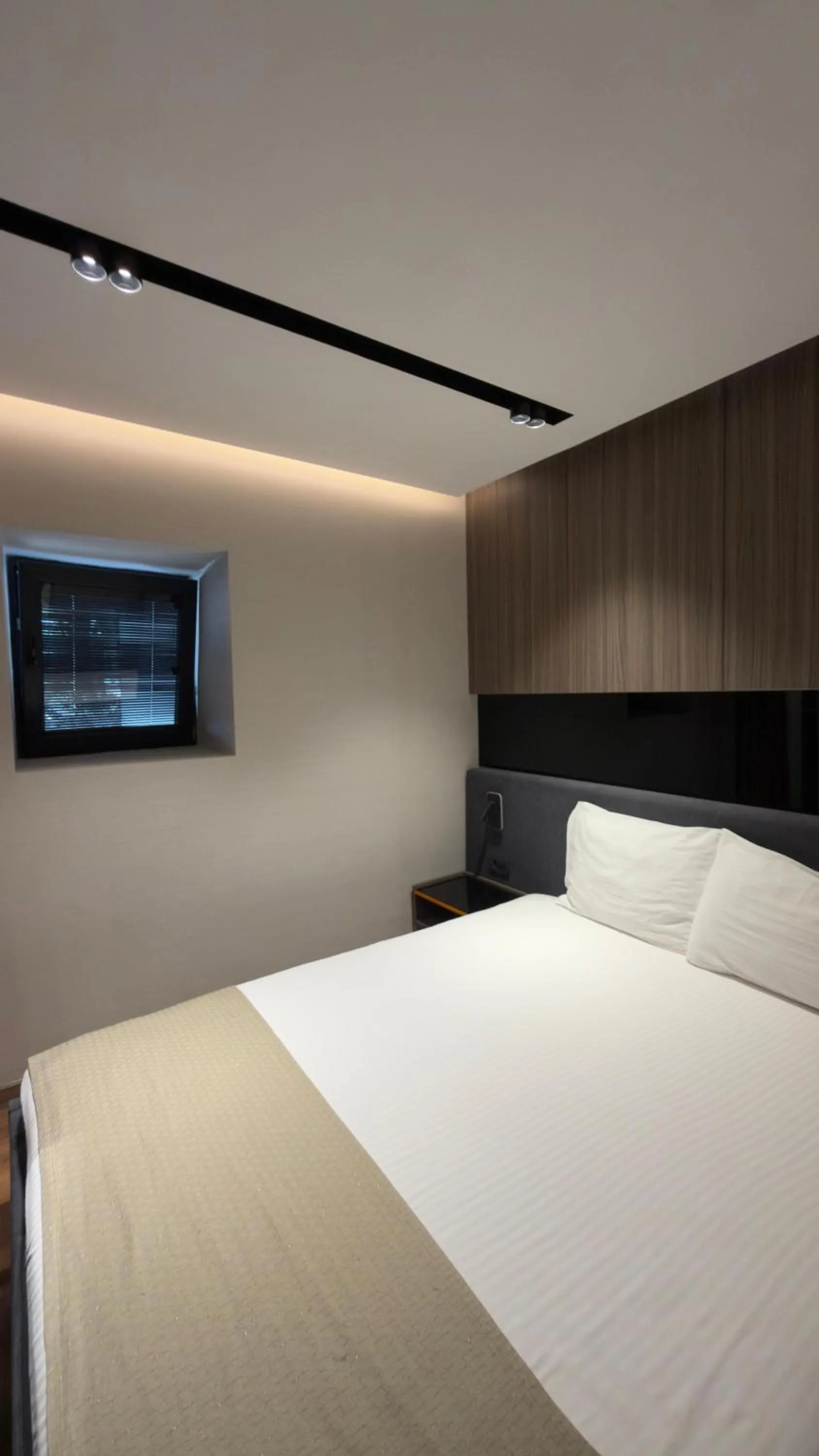 Bedroom, Bed in Nish Palace Beşiktaş